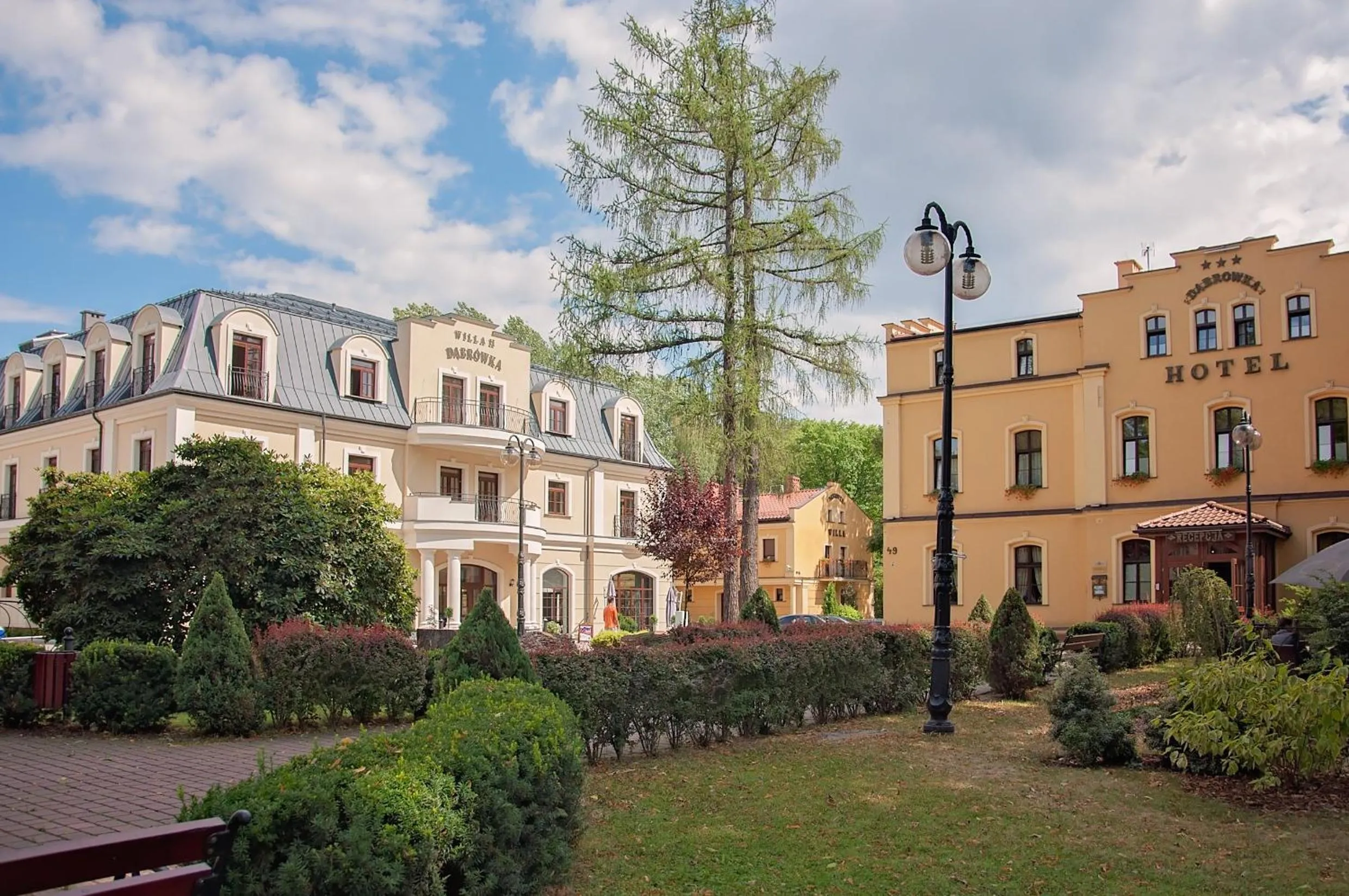 Property building in Kompleks Dąbrówka