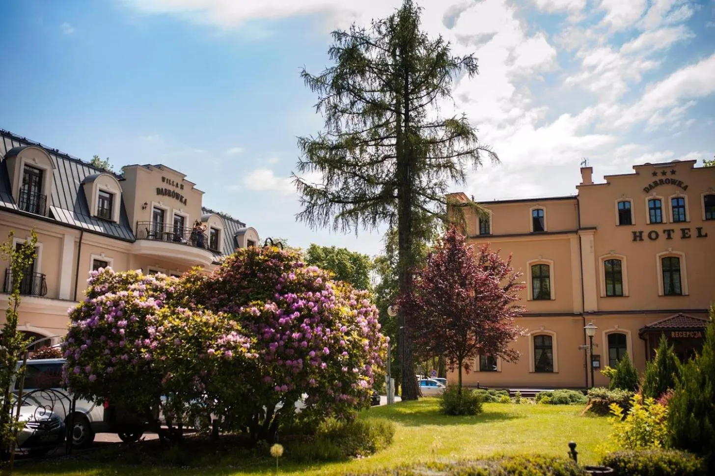 Property building in Kompleks Dąbrówka