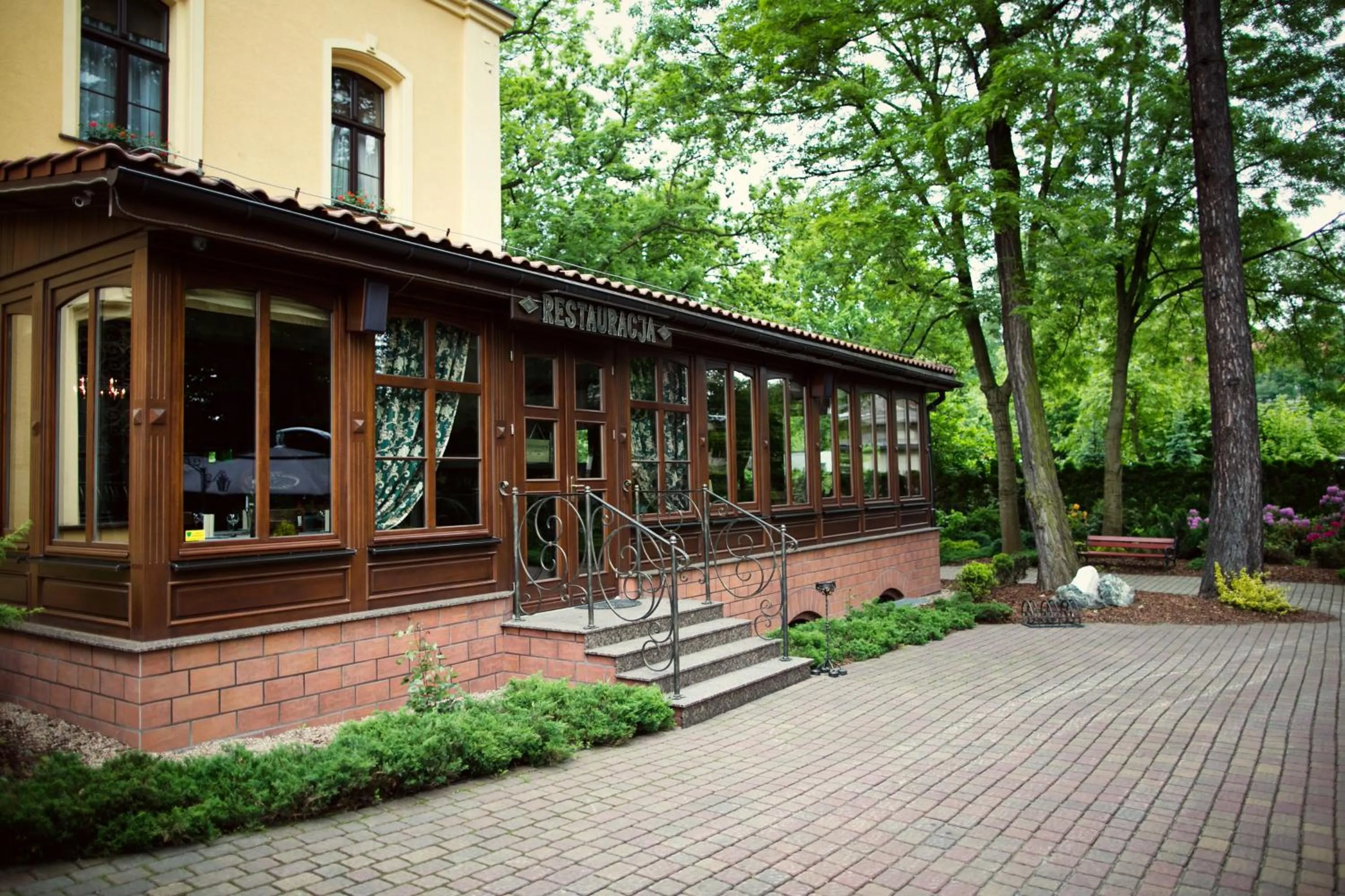 Property building in Kompleks Dąbrówka