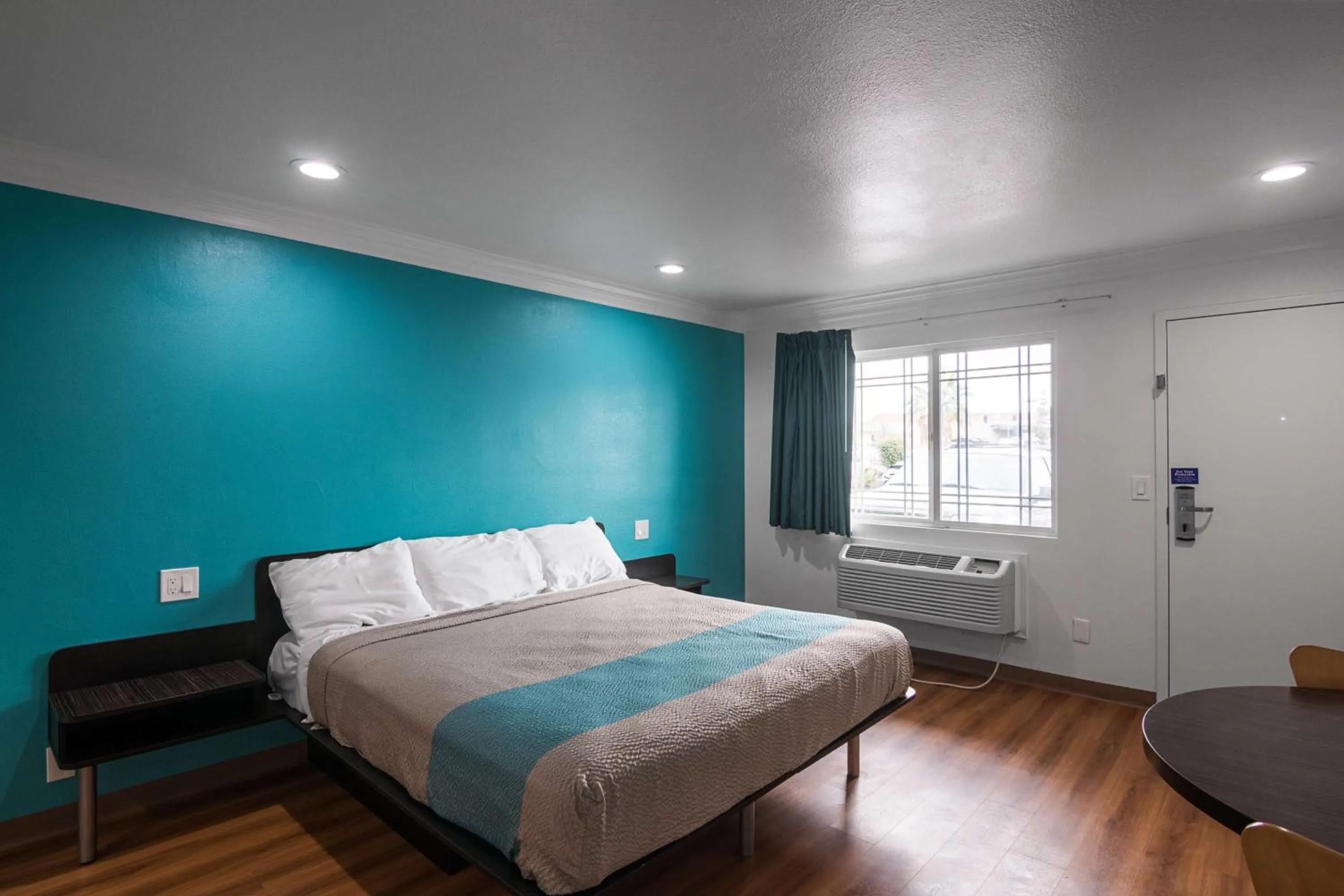 Photo of the whole room, Bed in Motel 6-Norwalk, CA