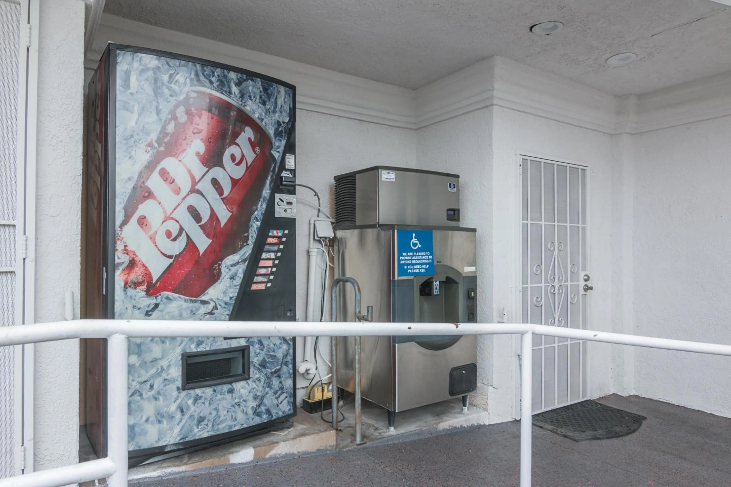 Food and drinks in Motel 6-Norwalk, CA