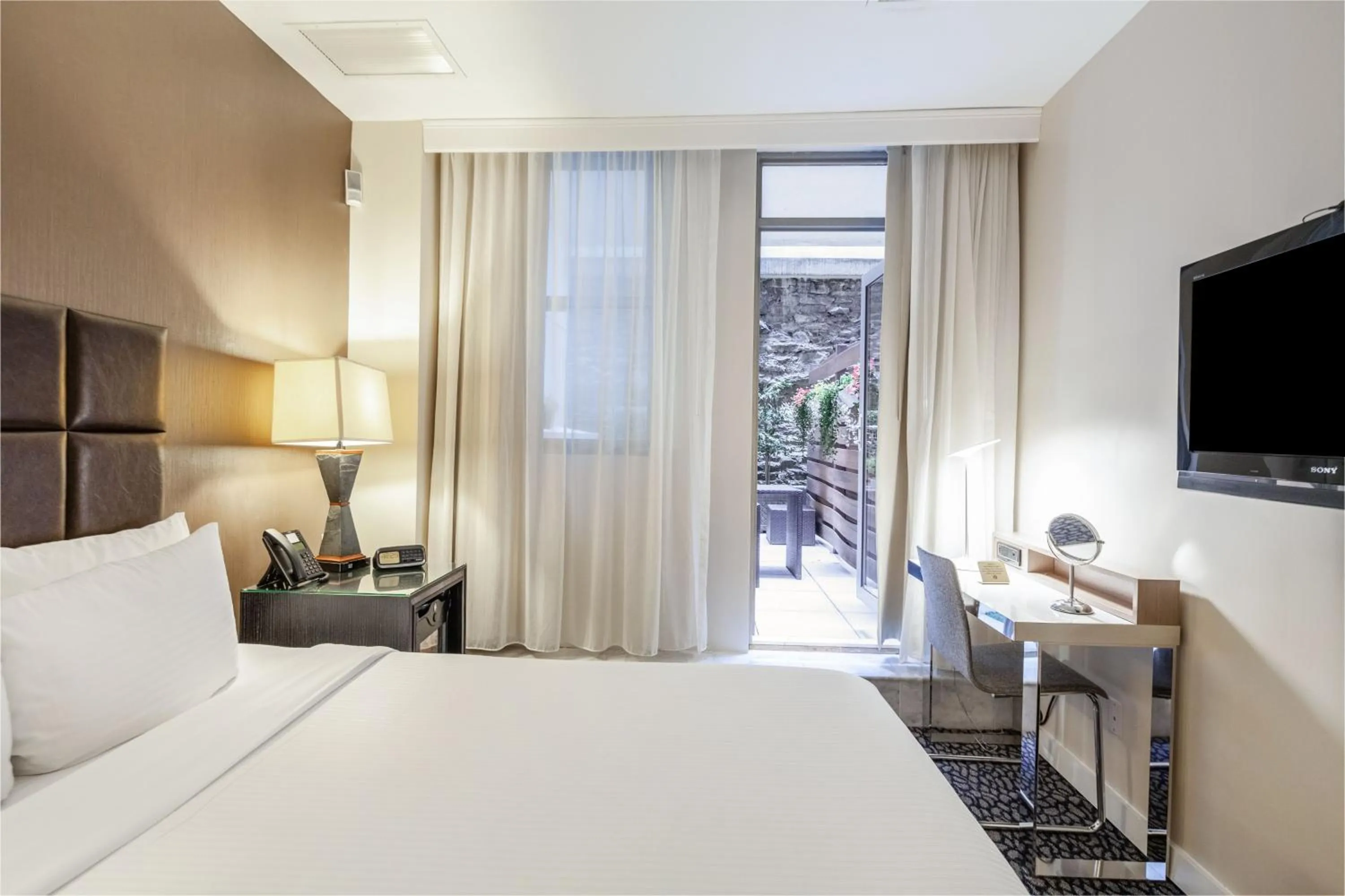 Bedroom, Bed in The Historic Blue Angel Hotel Lexington Ave, an Ascend Collection