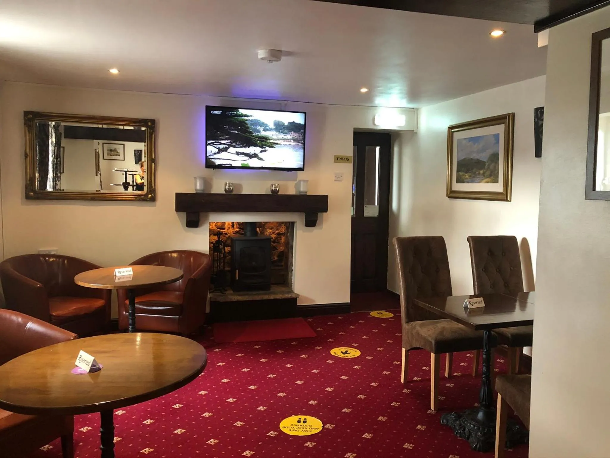 Restaurant/places to eat in The Jug & Glass Inn