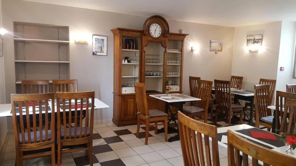 Dining area in Logis Auberge de Carolles