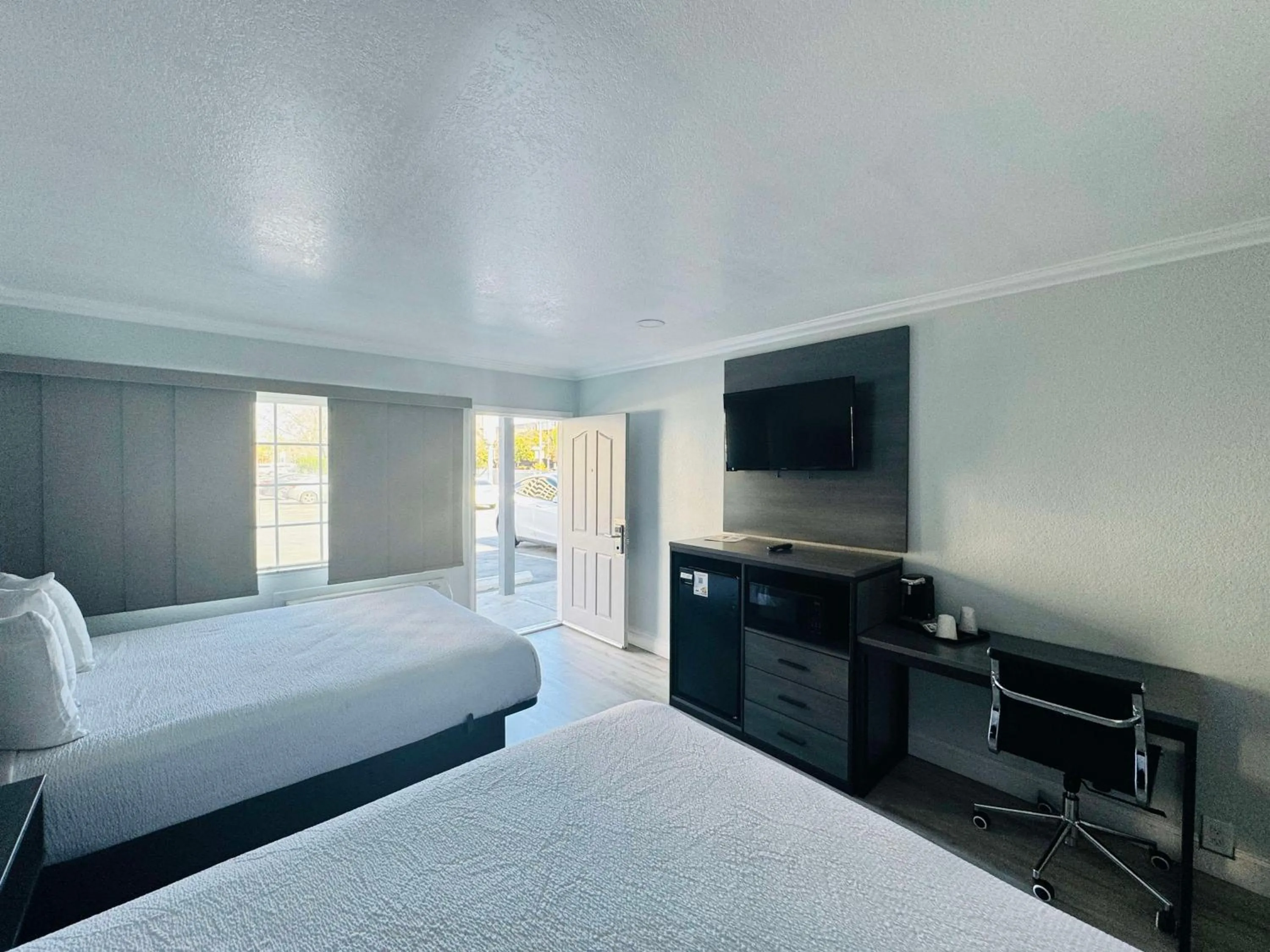 Bedroom, Bed in SureStay by Best Western Fresno Central