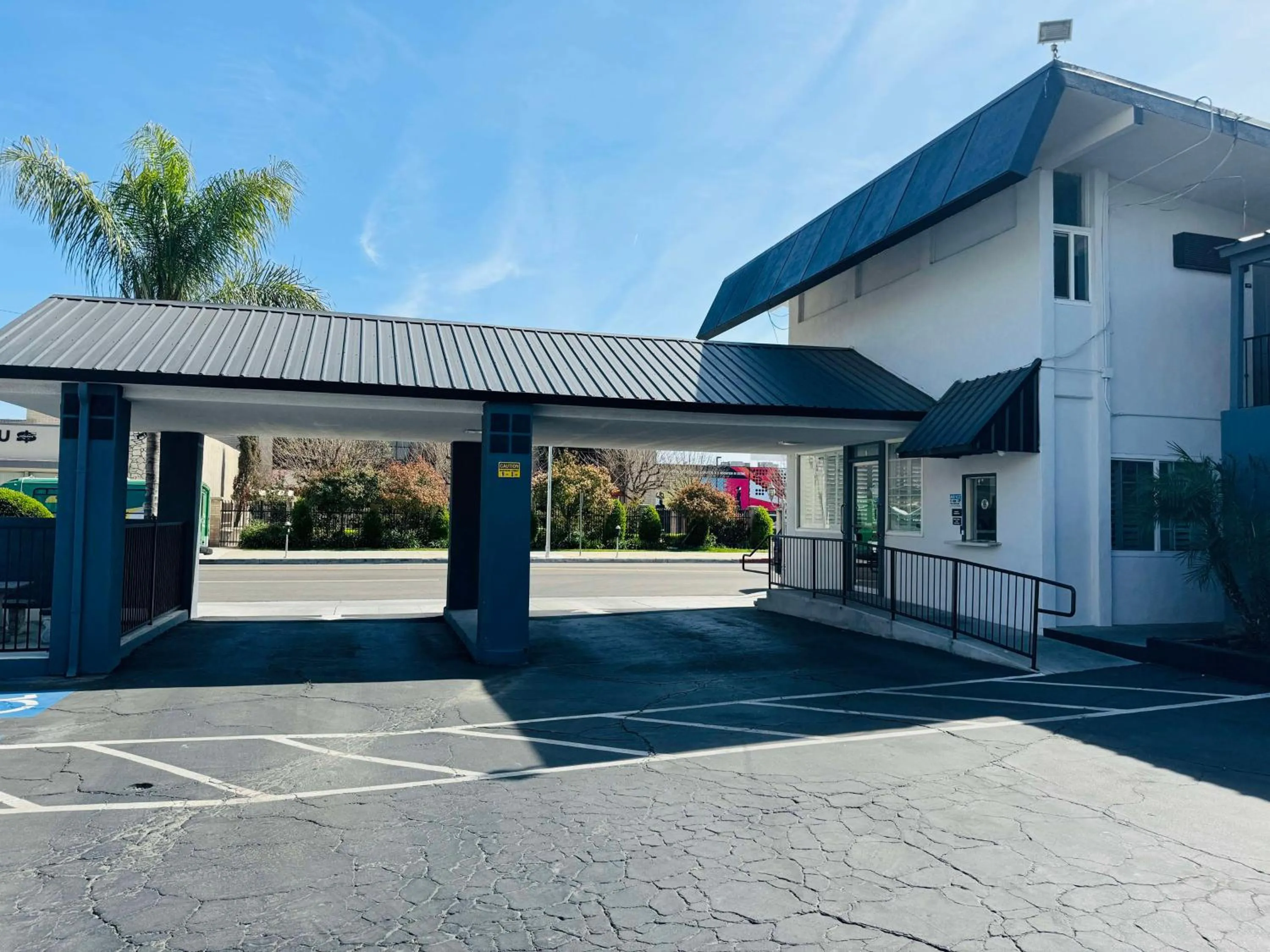 Property building in SureStay by Best Western Fresno Central