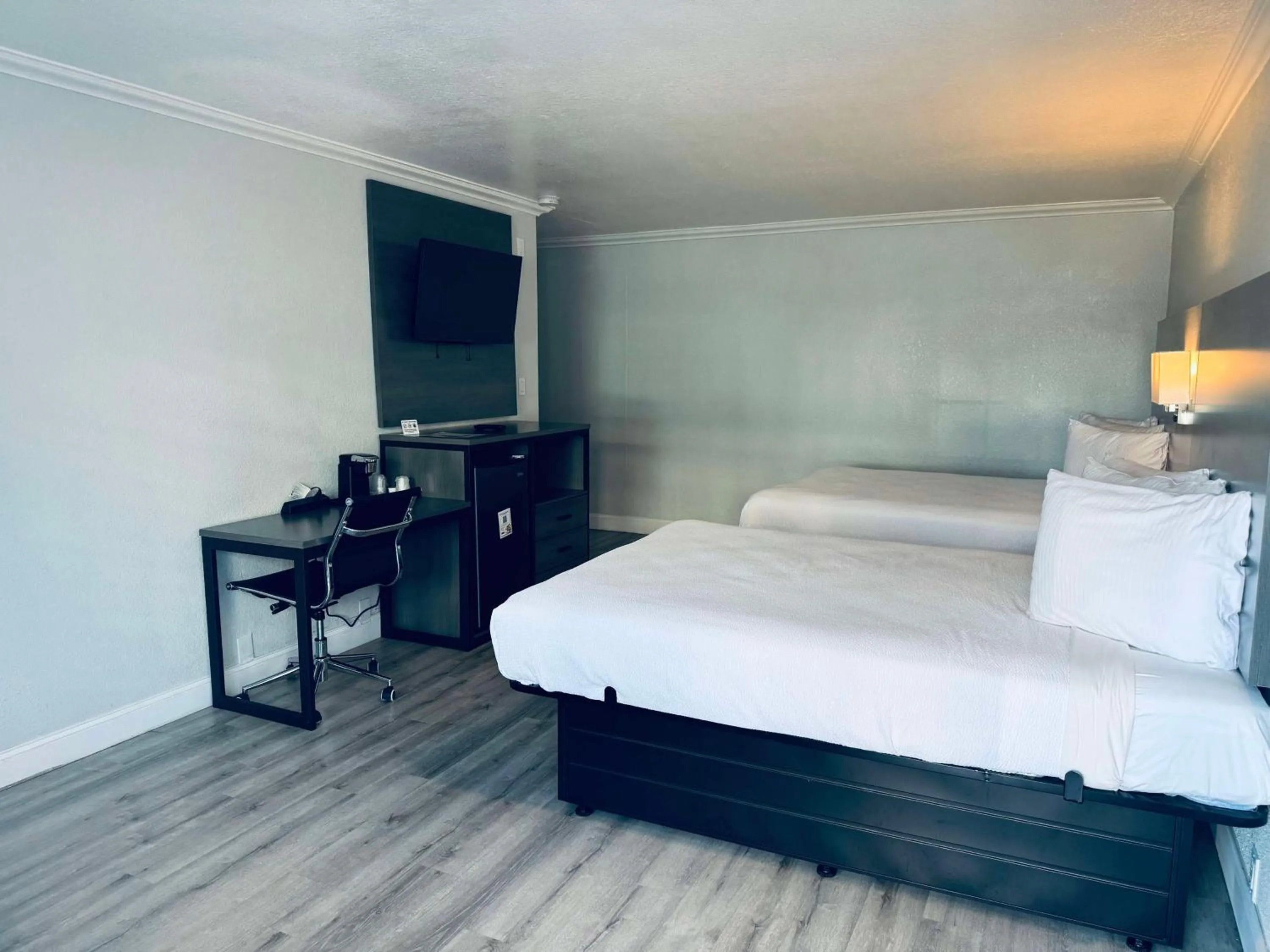 Bedroom, Bed in SureStay by Best Western Fresno Central
