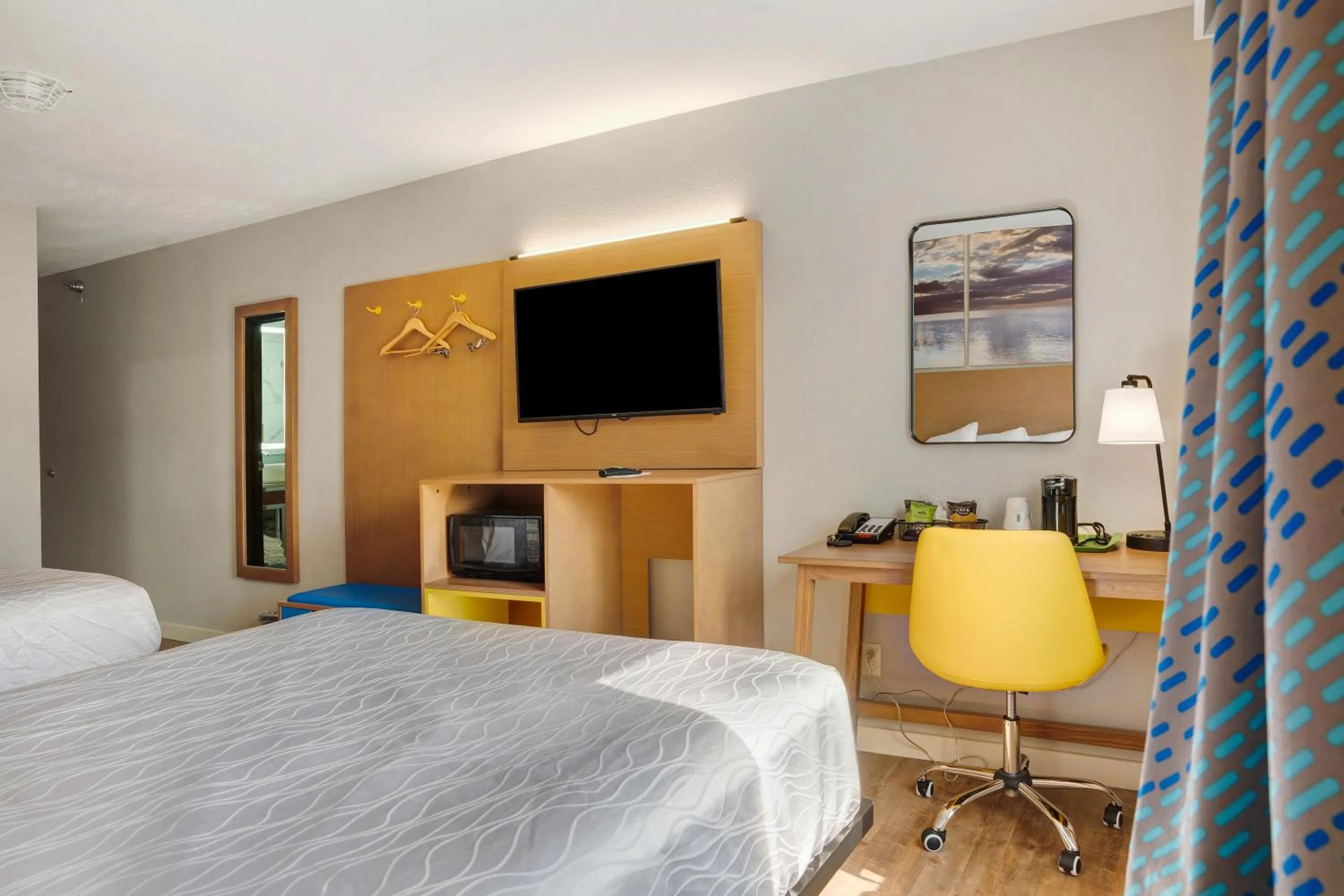 Bedroom, Bed in Days Inn by Wyndham Omaha - West Dodge