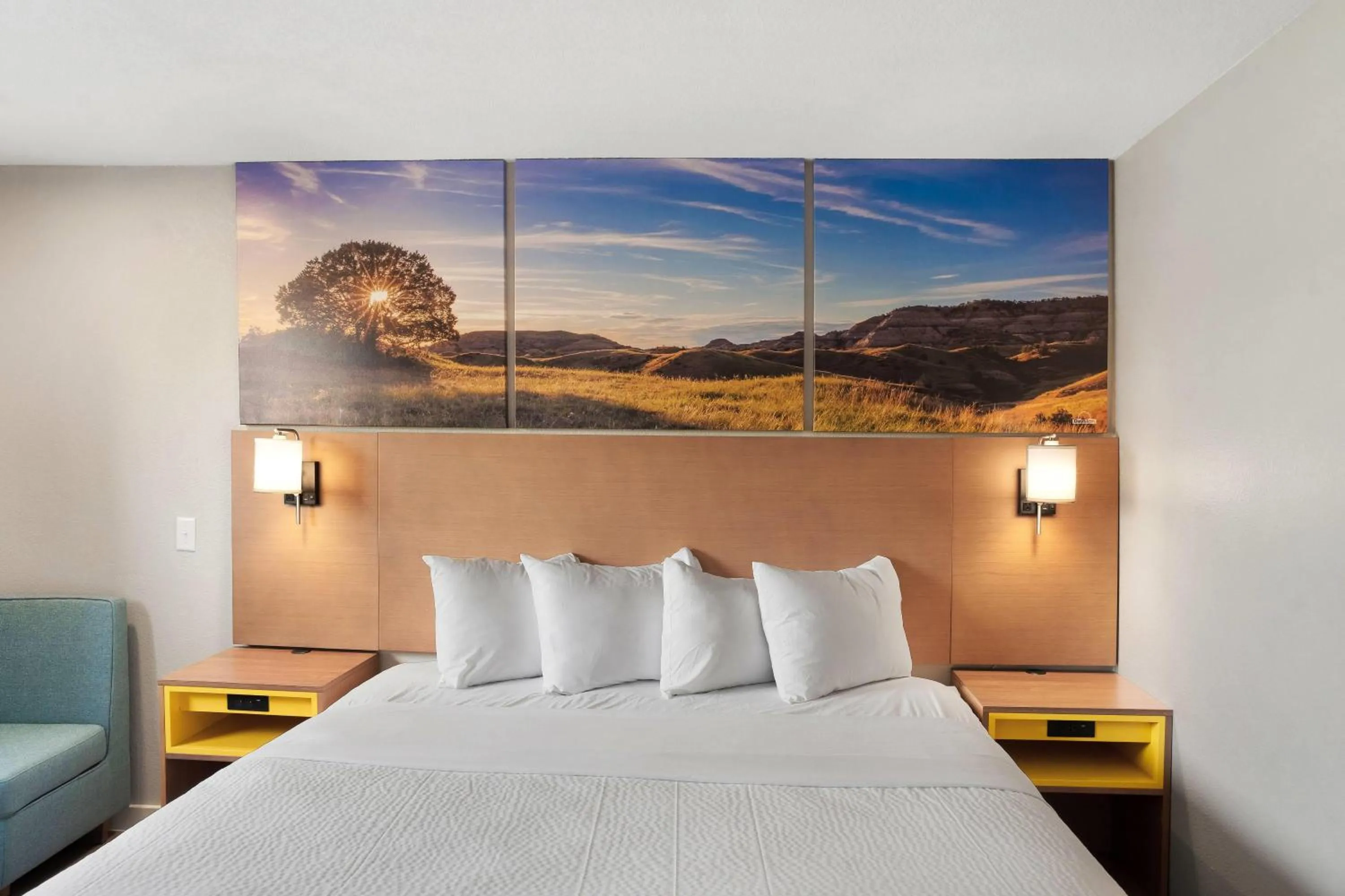 Photo of the whole room, Bed in Days Inn by Wyndham Omaha - West Dodge