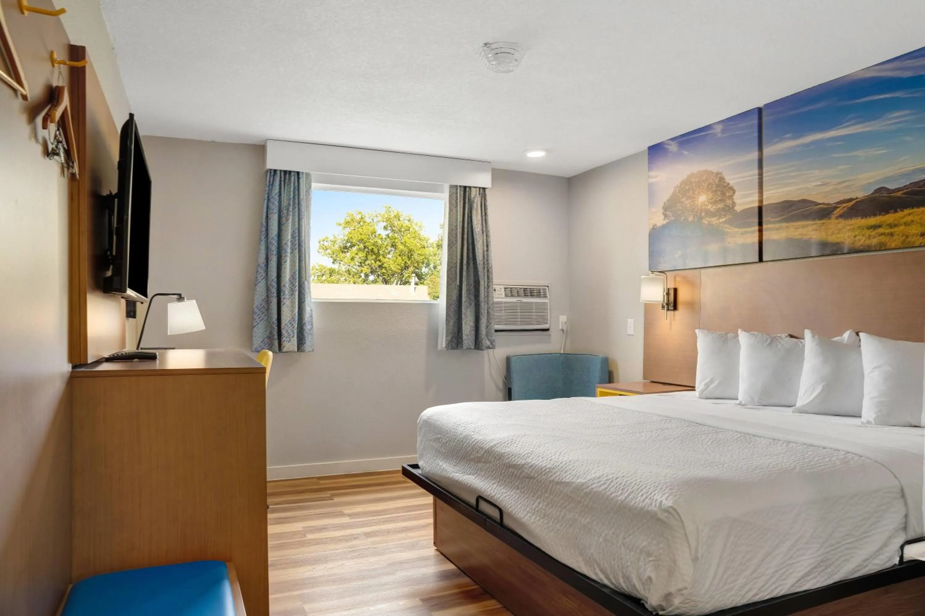 Photo of the whole room, Bed in Days Inn by Wyndham Omaha - West Dodge