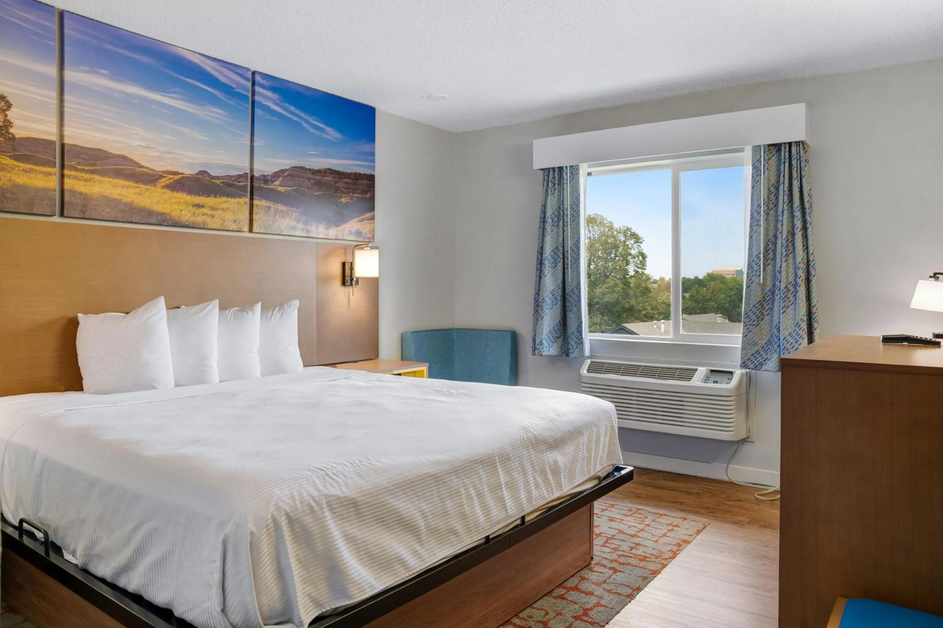 Bedroom, Bed in Days Inn by Wyndham Omaha - West Dodge