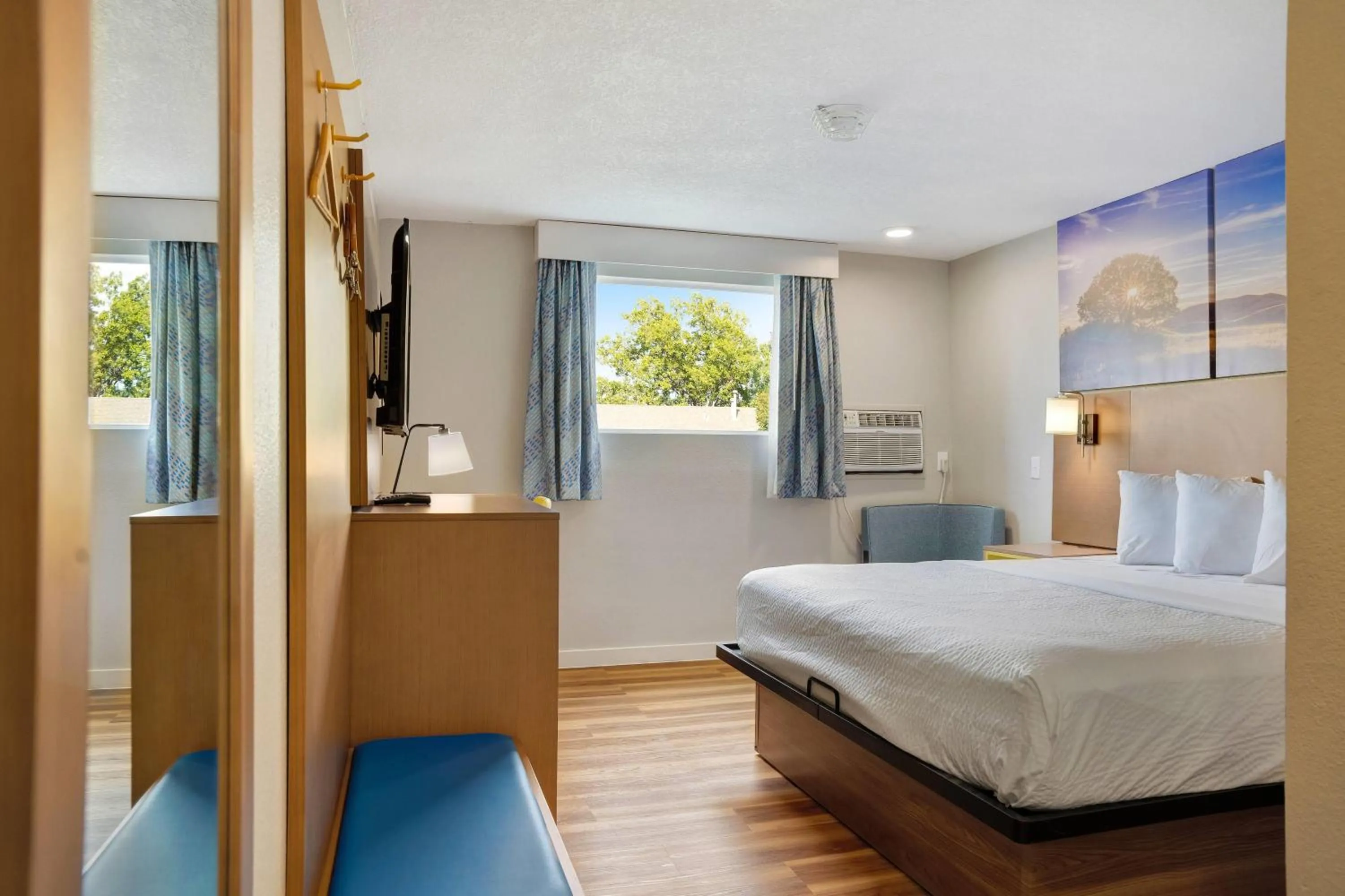 Photo of the whole room, Bed in Days Inn by Wyndham Omaha - West Dodge