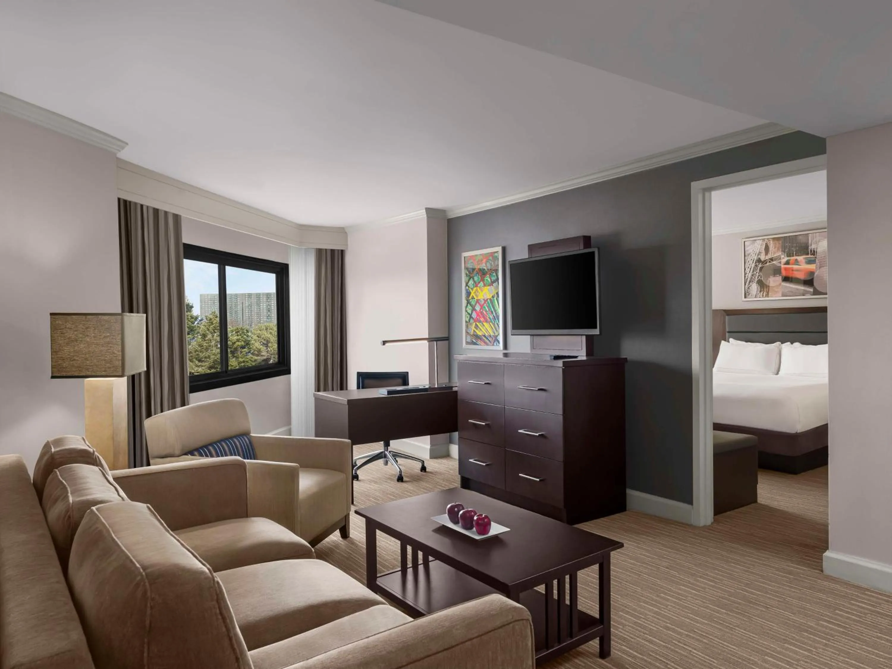 Bedroom, Bed in DoubleTree by Hilton Fort Lee/George Washington Bridge