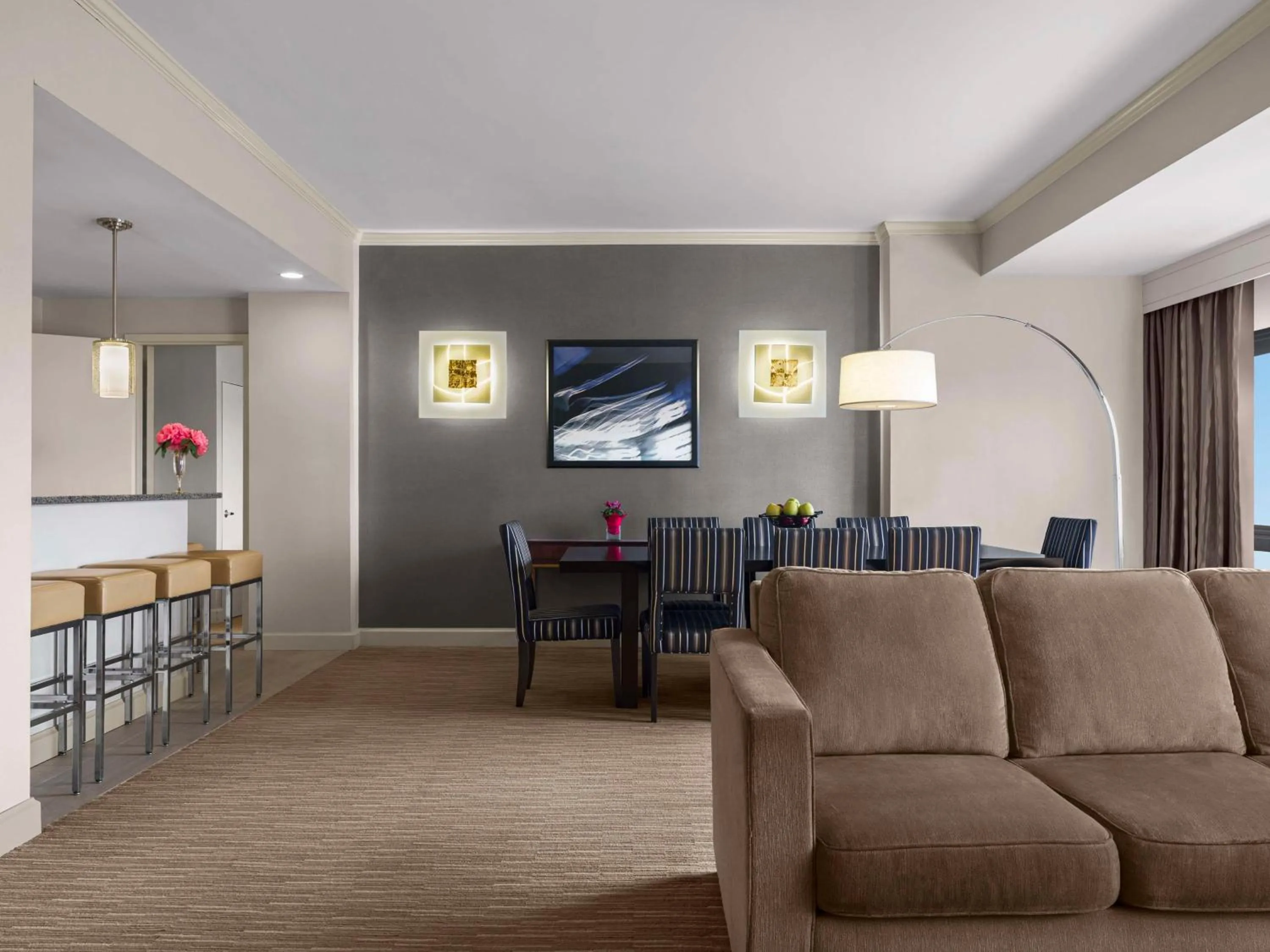 Living room in DoubleTree by Hilton Fort Lee/George Washington Bridge