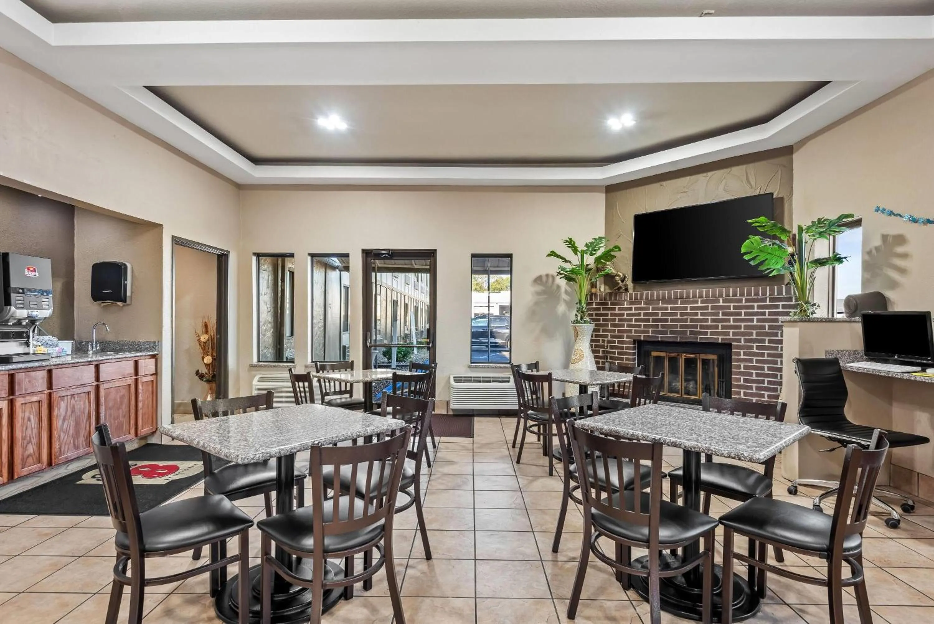 Lobby or reception in Super 8 by Wyndham Terre Haute