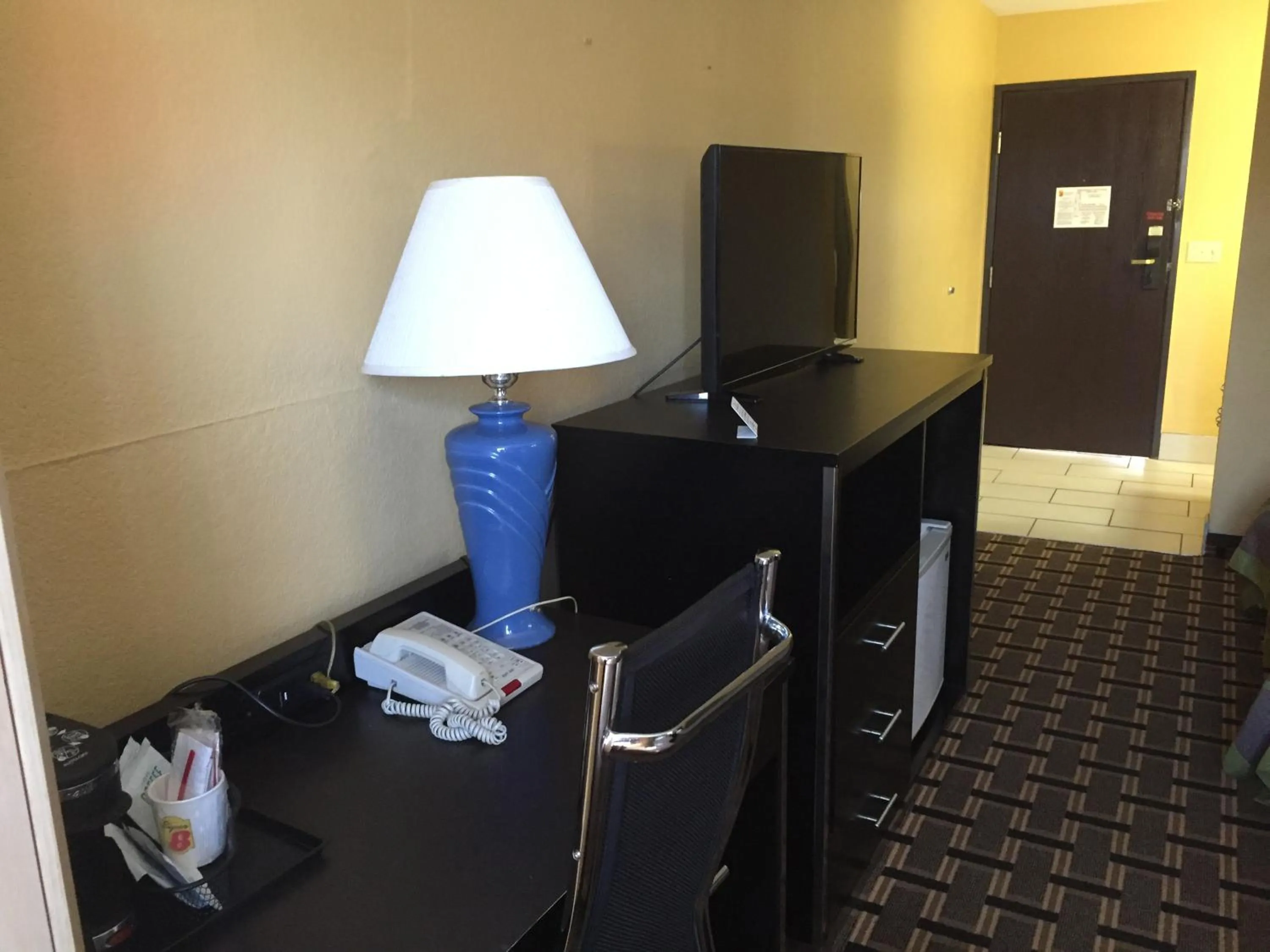 TV and multimedia, Bed in Super 8 by Wyndham Terre Haute