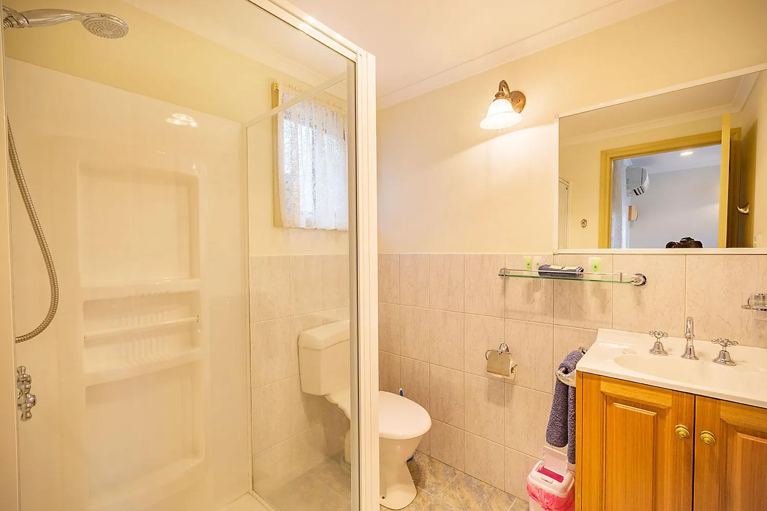 Shower in Queechy Motel