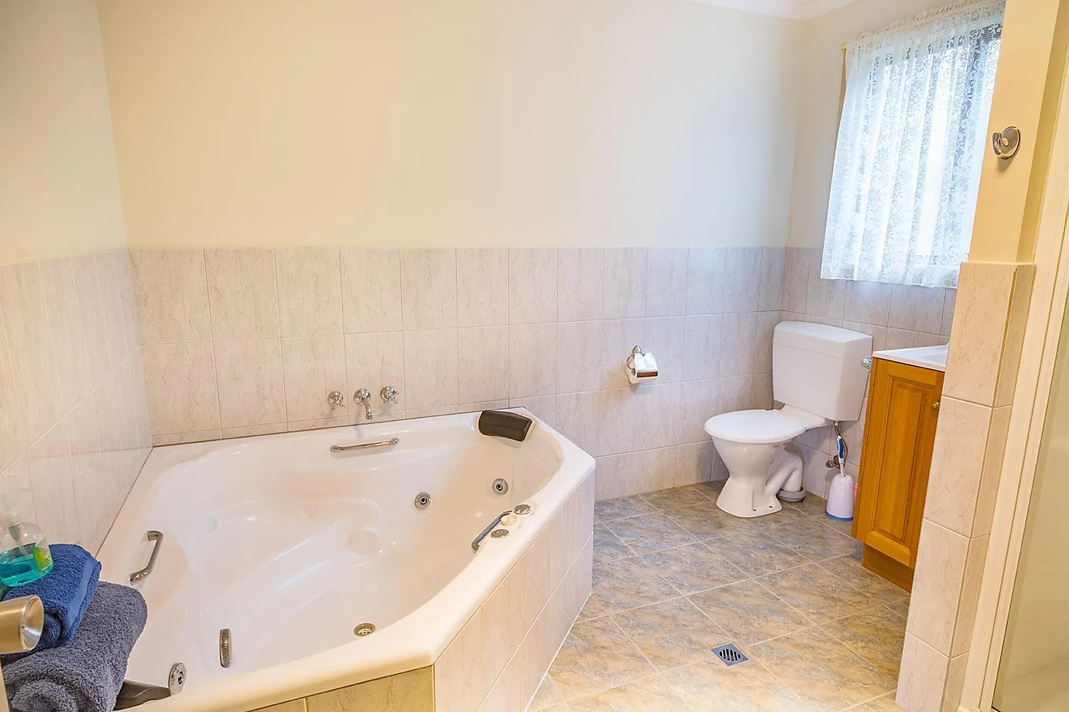 Bathroom in Queechy Motel