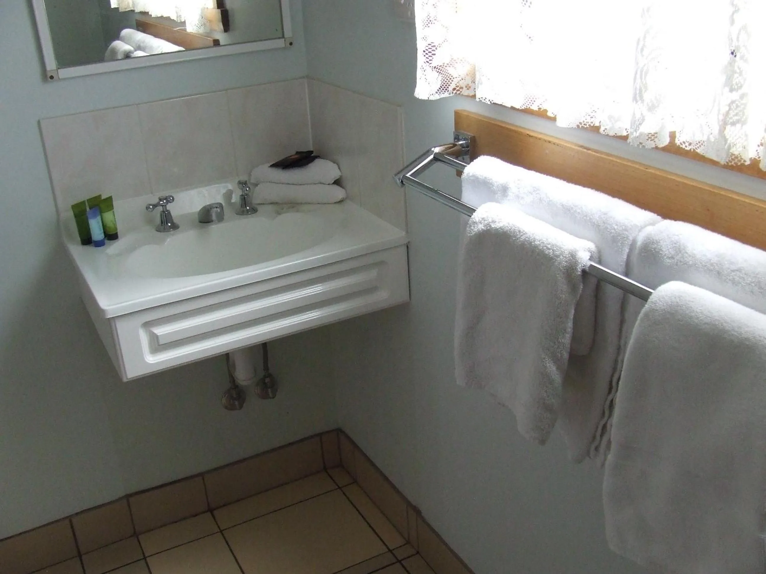 Bathroom in Queechy Motel