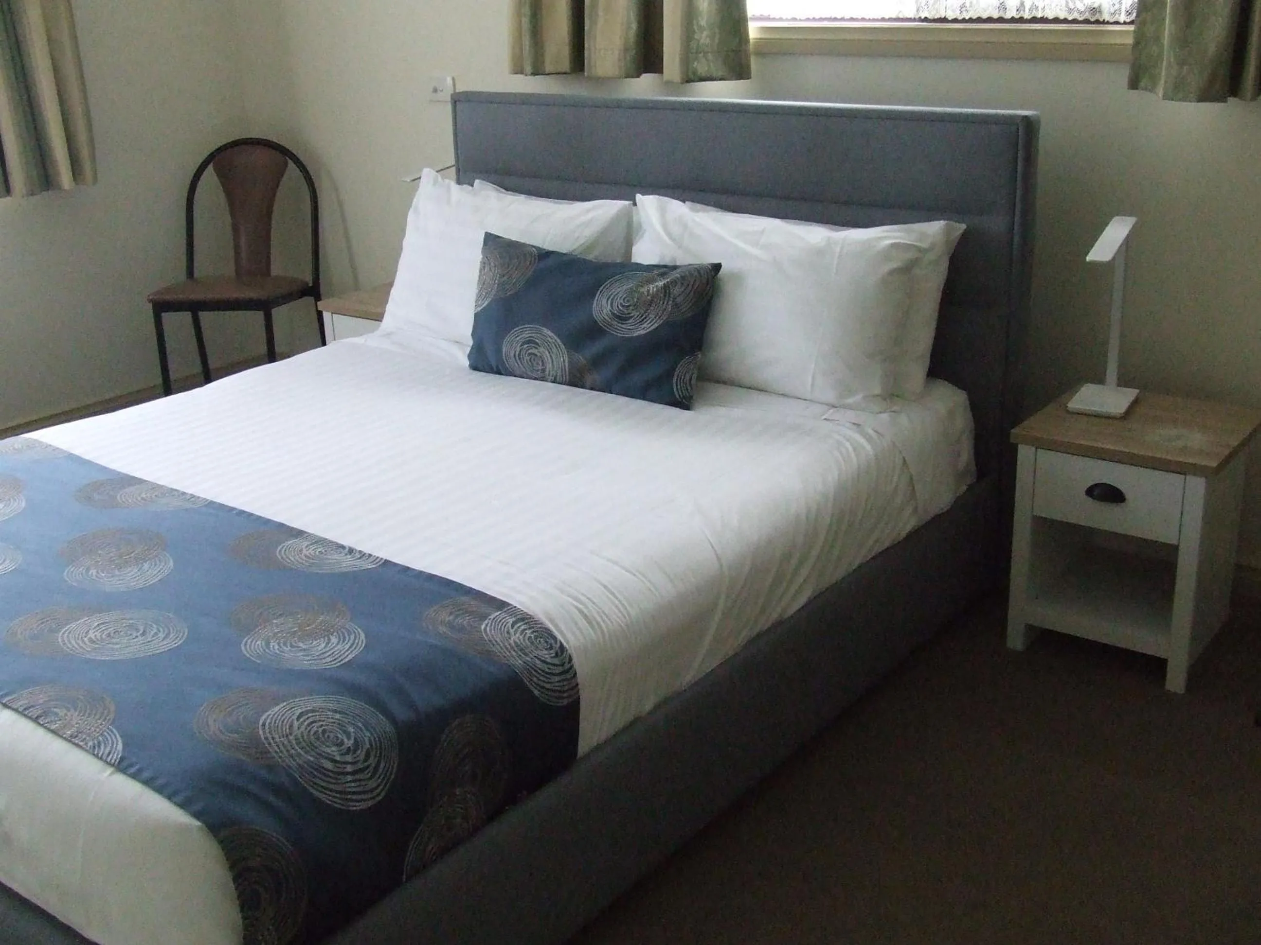 Bedroom, Bed in Queechy Motel