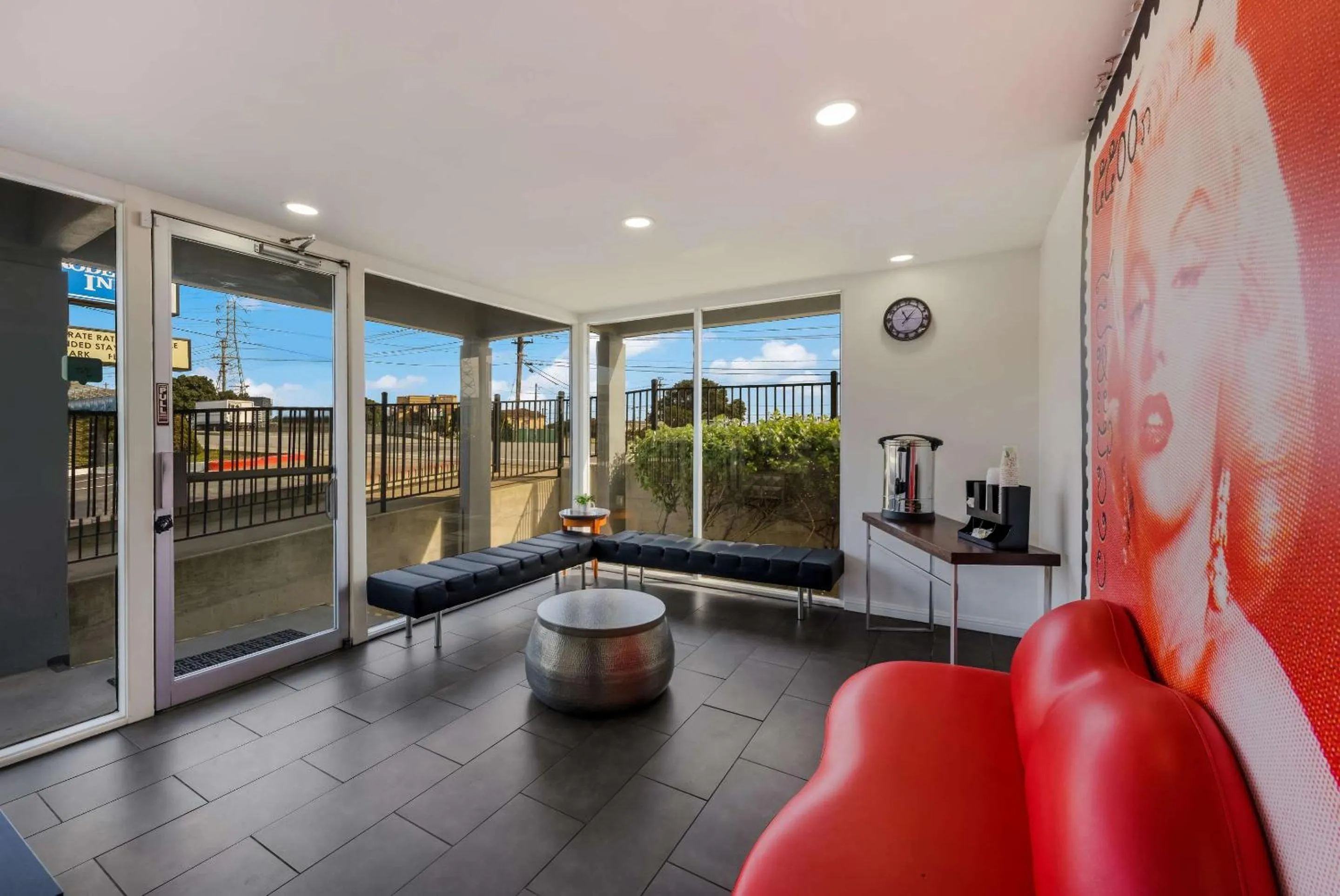 Lobby or reception in Rodeway Inn South San Francisco Airport