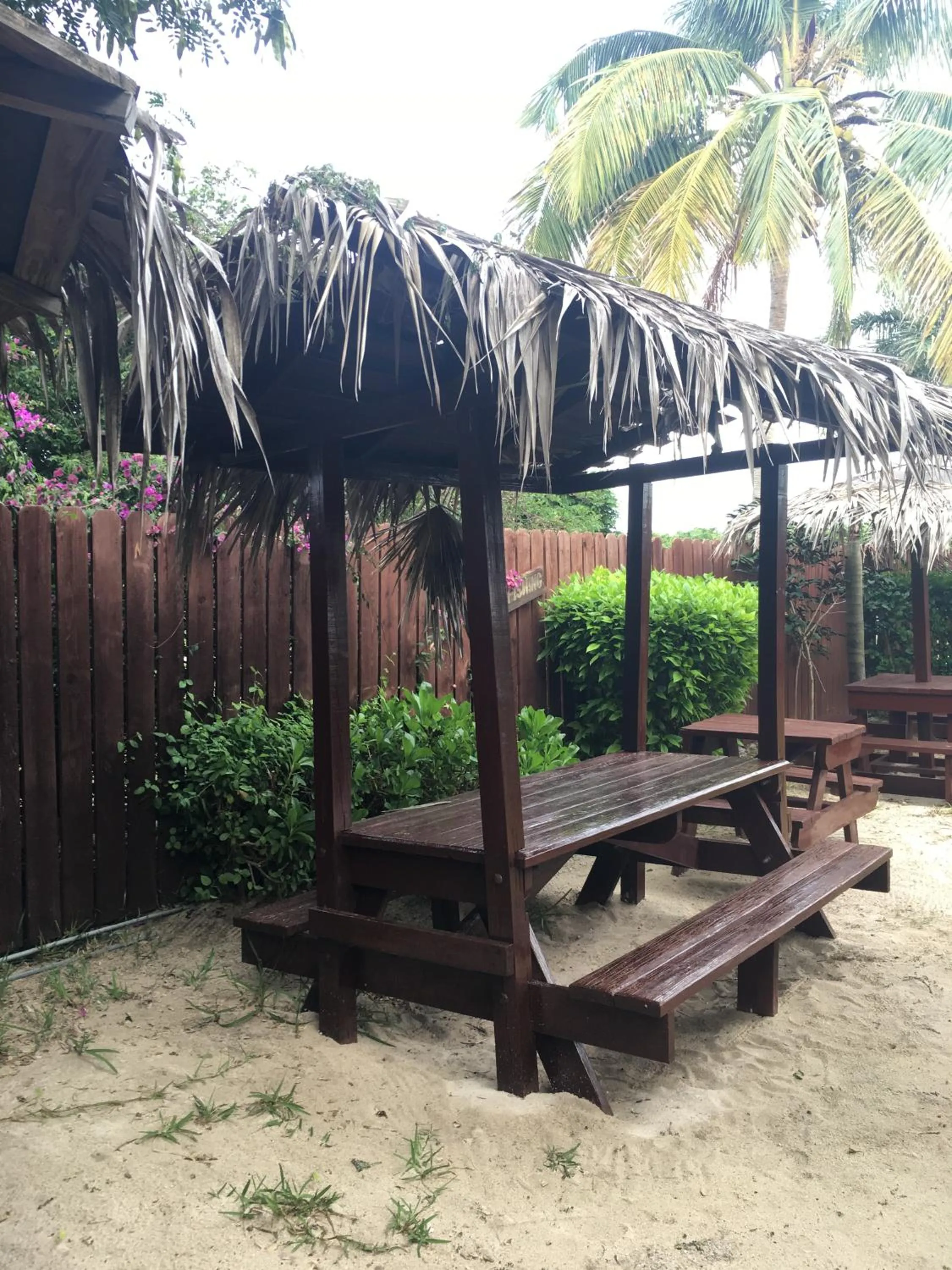 Restaurant/places to eat in Bay Inn Estates