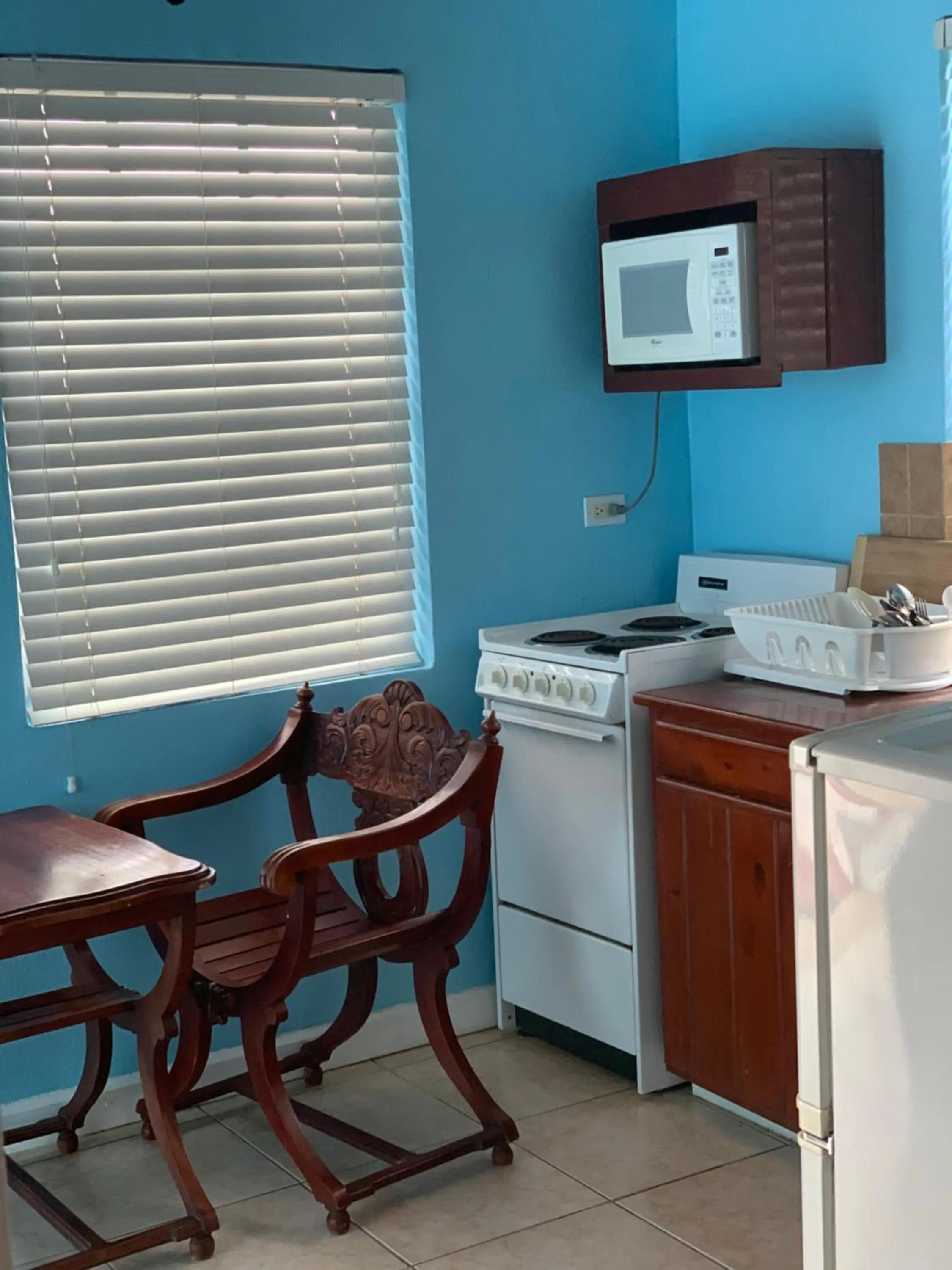 Kitchen or kitchenette in Bay Inn Estates