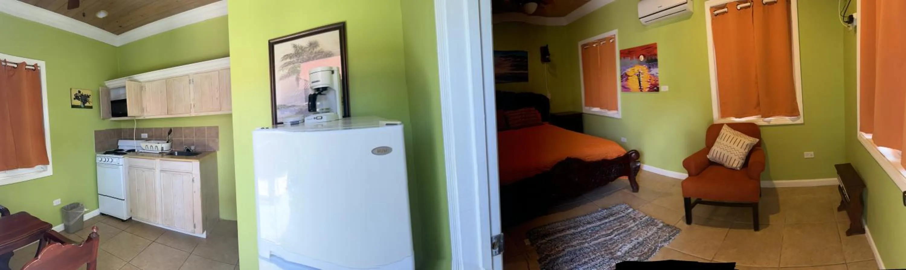 Photo of the whole room in Bay Inn Estates