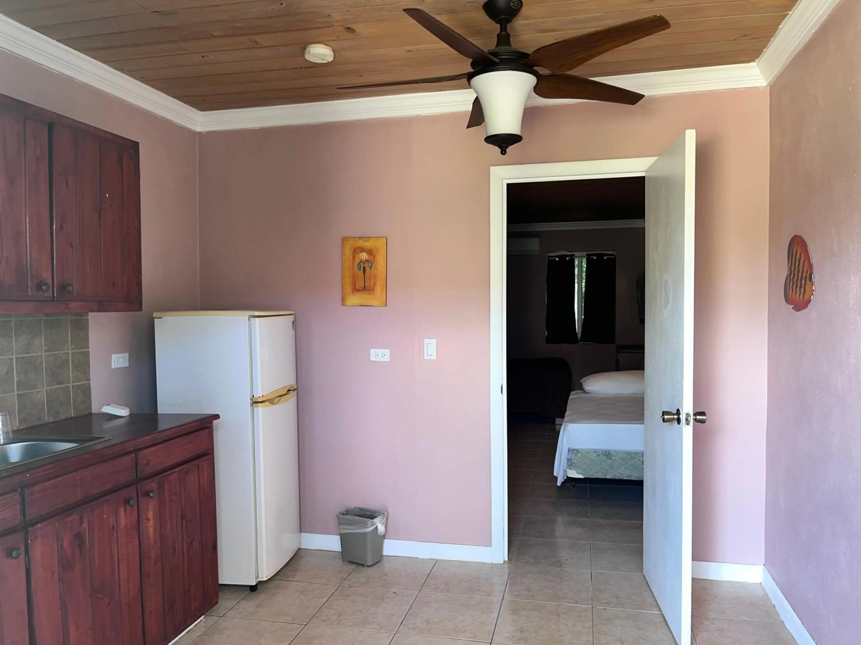 Kitchen or kitchenette in Bay Inn Estates