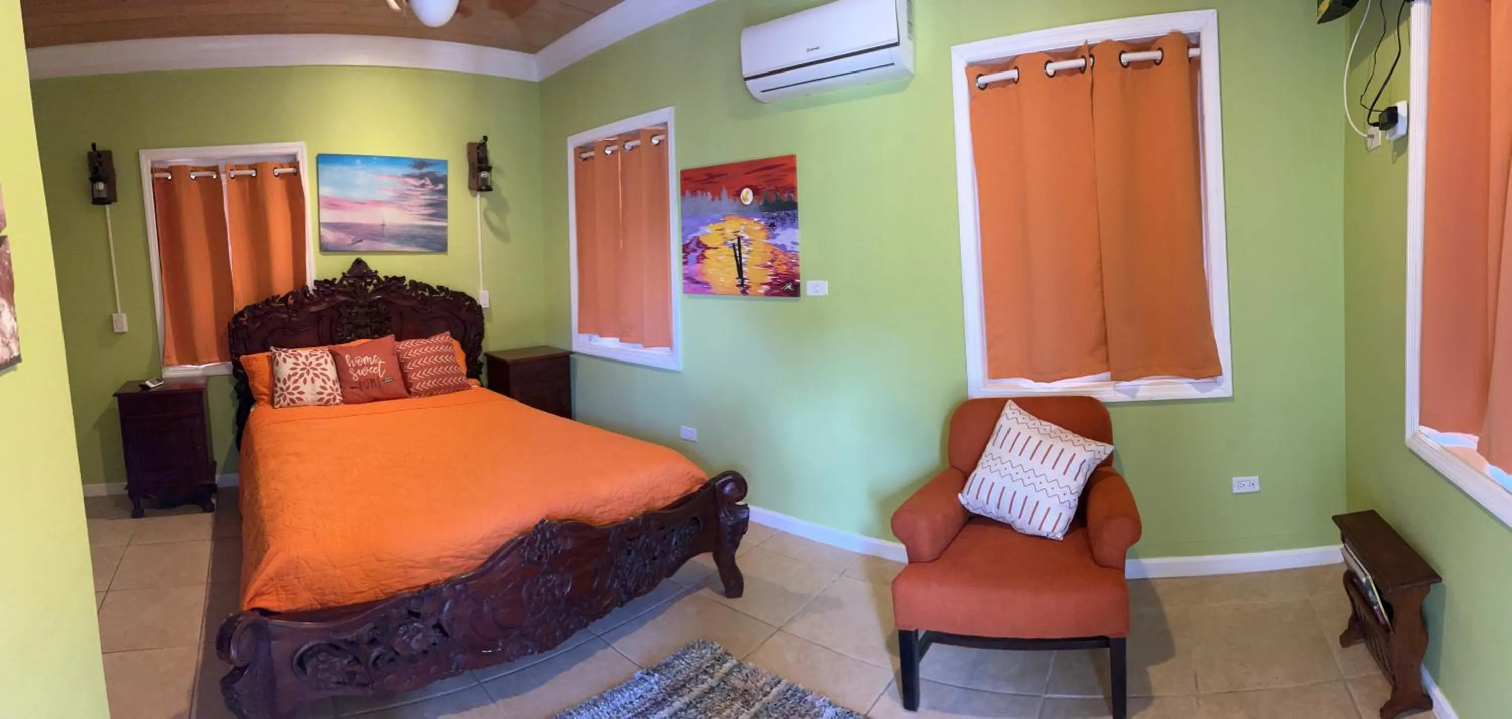 Photo of the whole room, Bed in Bay Inn Estates