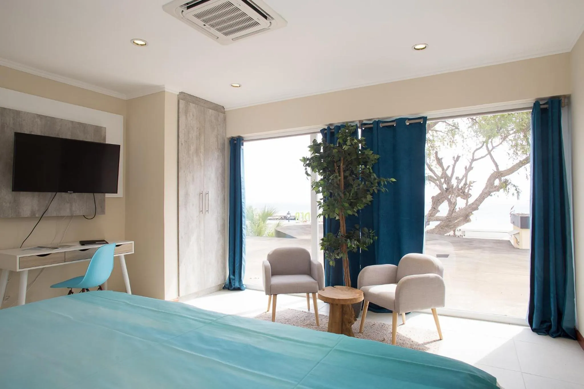 Photo of the whole room, Bed in Hotel Islander Bonaire