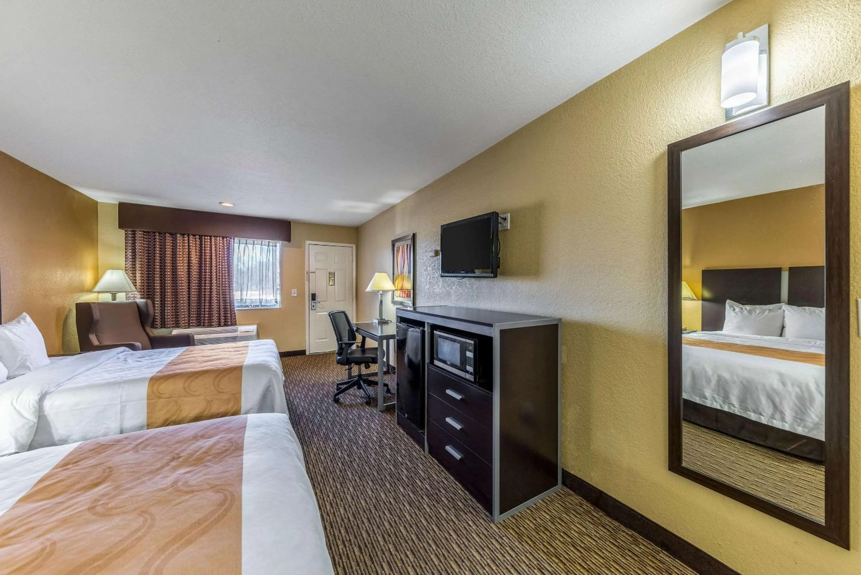 Photo of the whole room, Bed in Quality Inn Glenpool - Tulsa