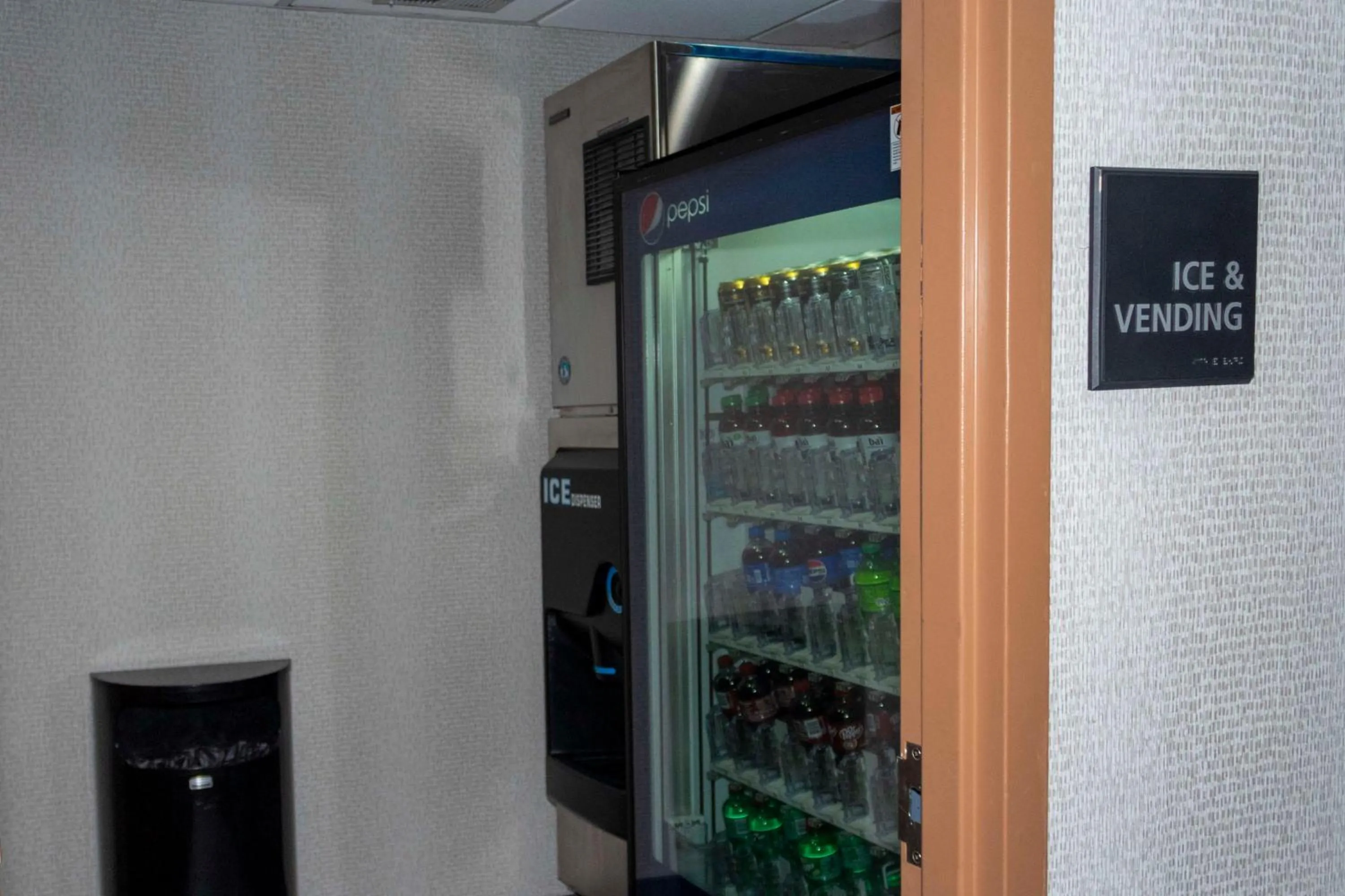 Restaurant/places to eat in Hampton Inn & Suites Riverton