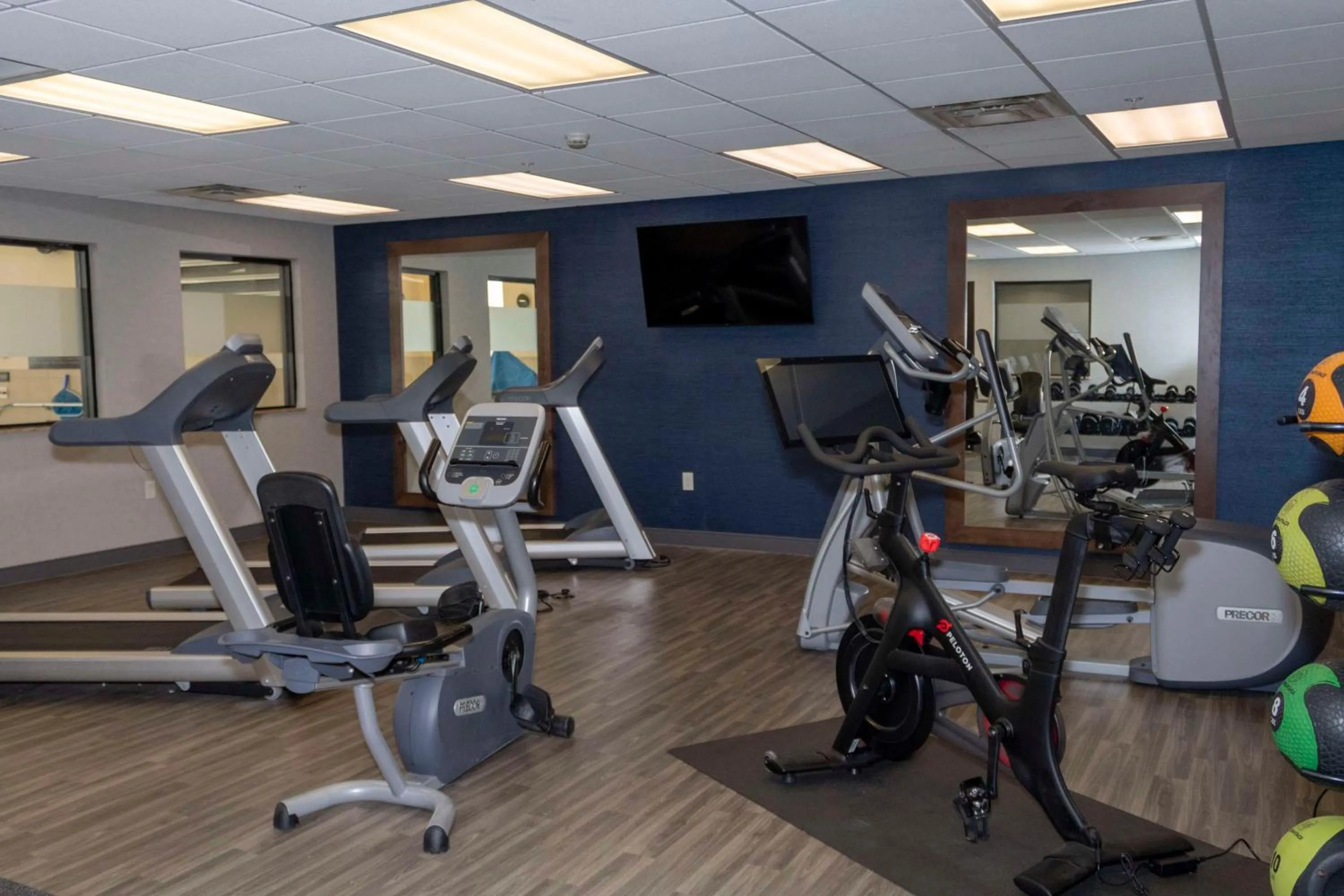 Fitness centre/facilities in Hampton Inn & Suites Riverton