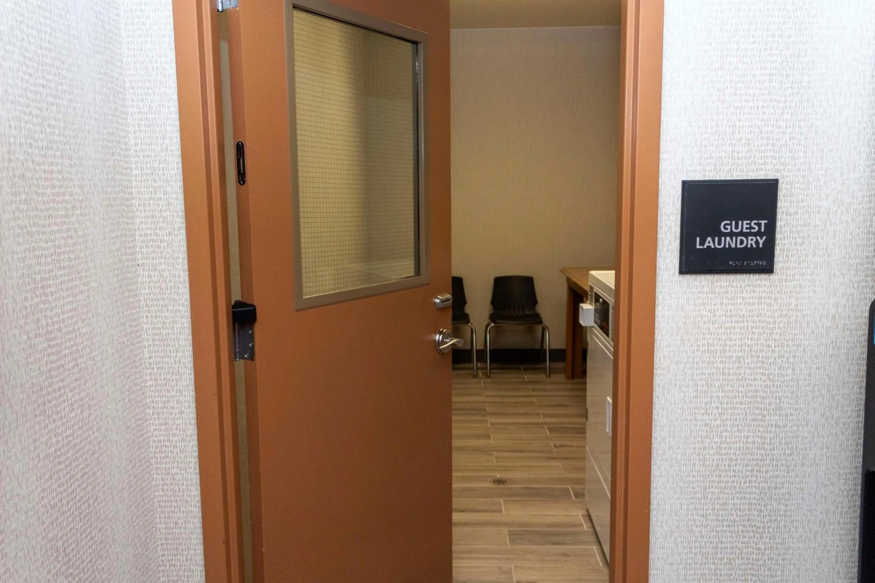 Property building in Hampton Inn & Suites Riverton