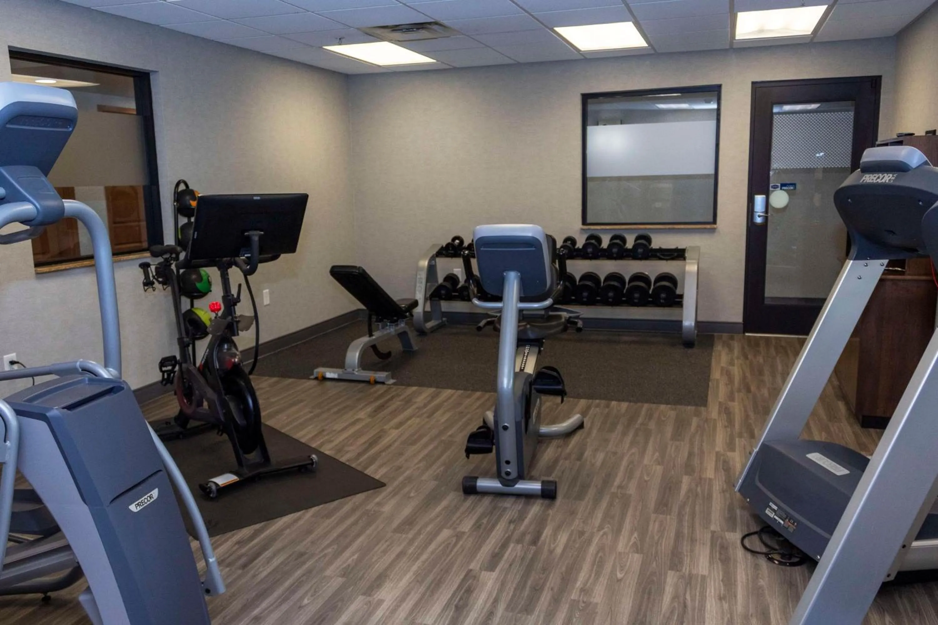 Fitness centre/facilities in Hampton Inn & Suites Riverton