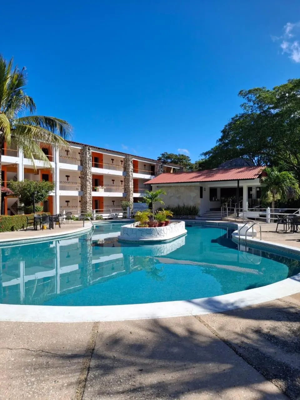 Swimming pool in Hotel Plaza Palenque