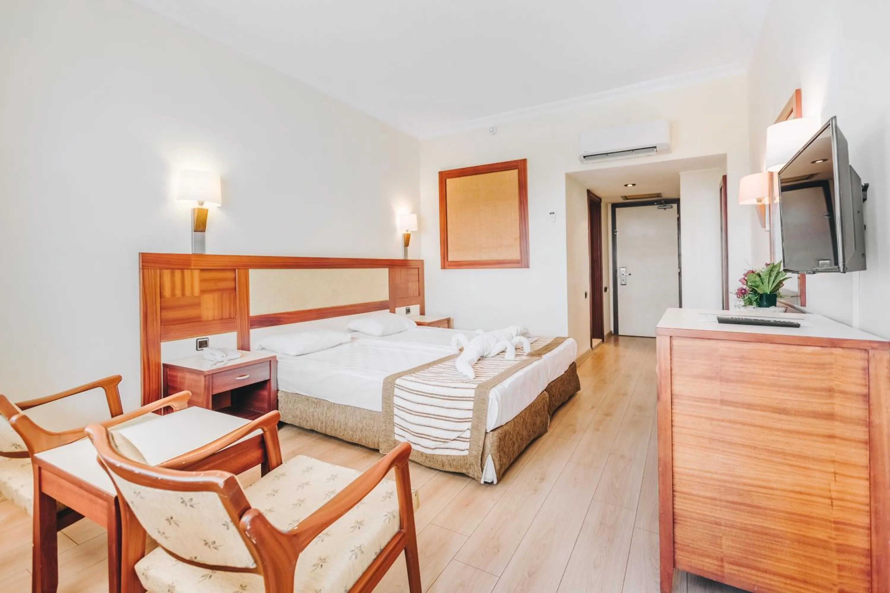 Photo of the whole room, Bed in Sural Hotel