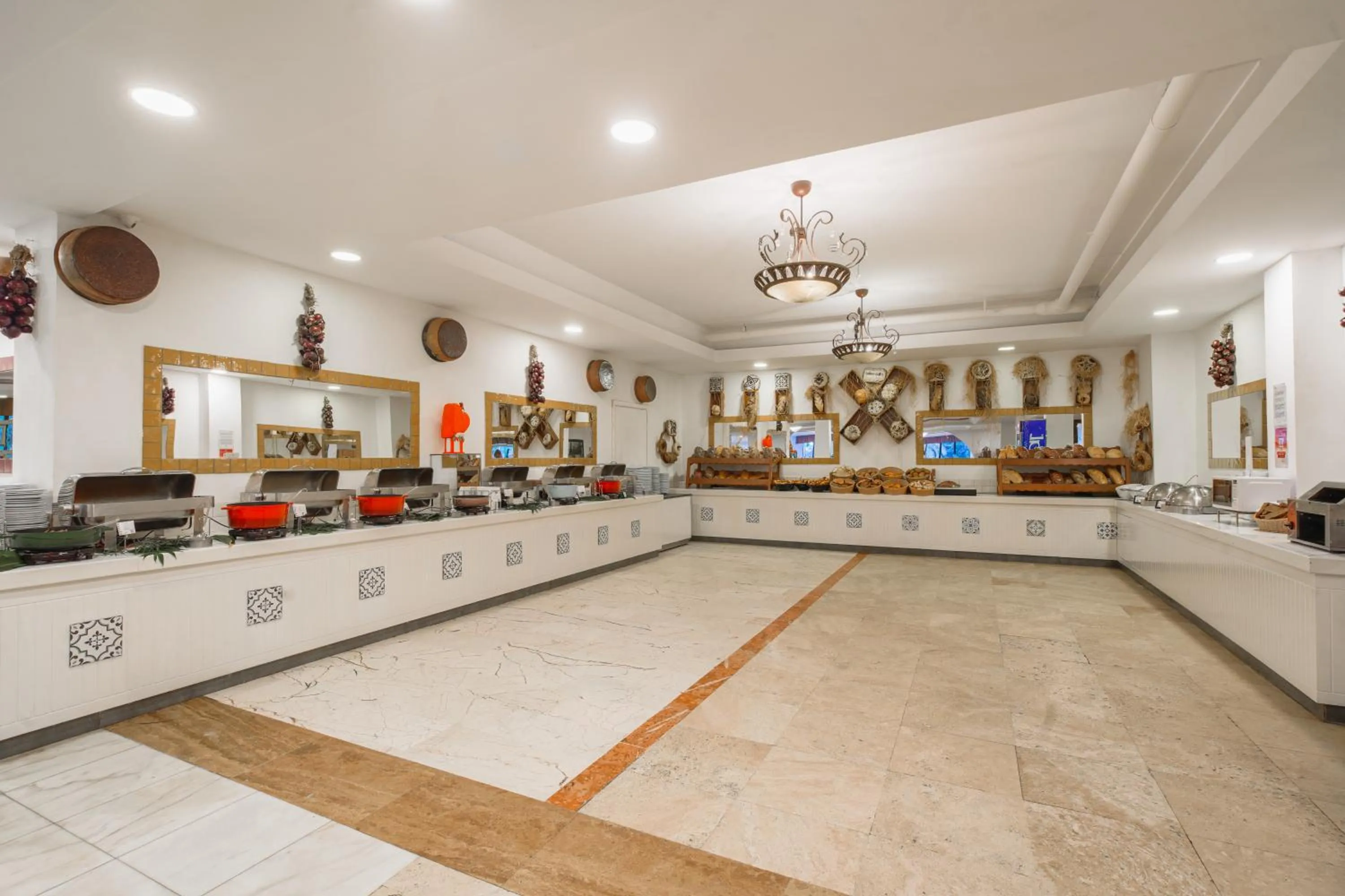 Restaurant/places to eat in Sural Hotel