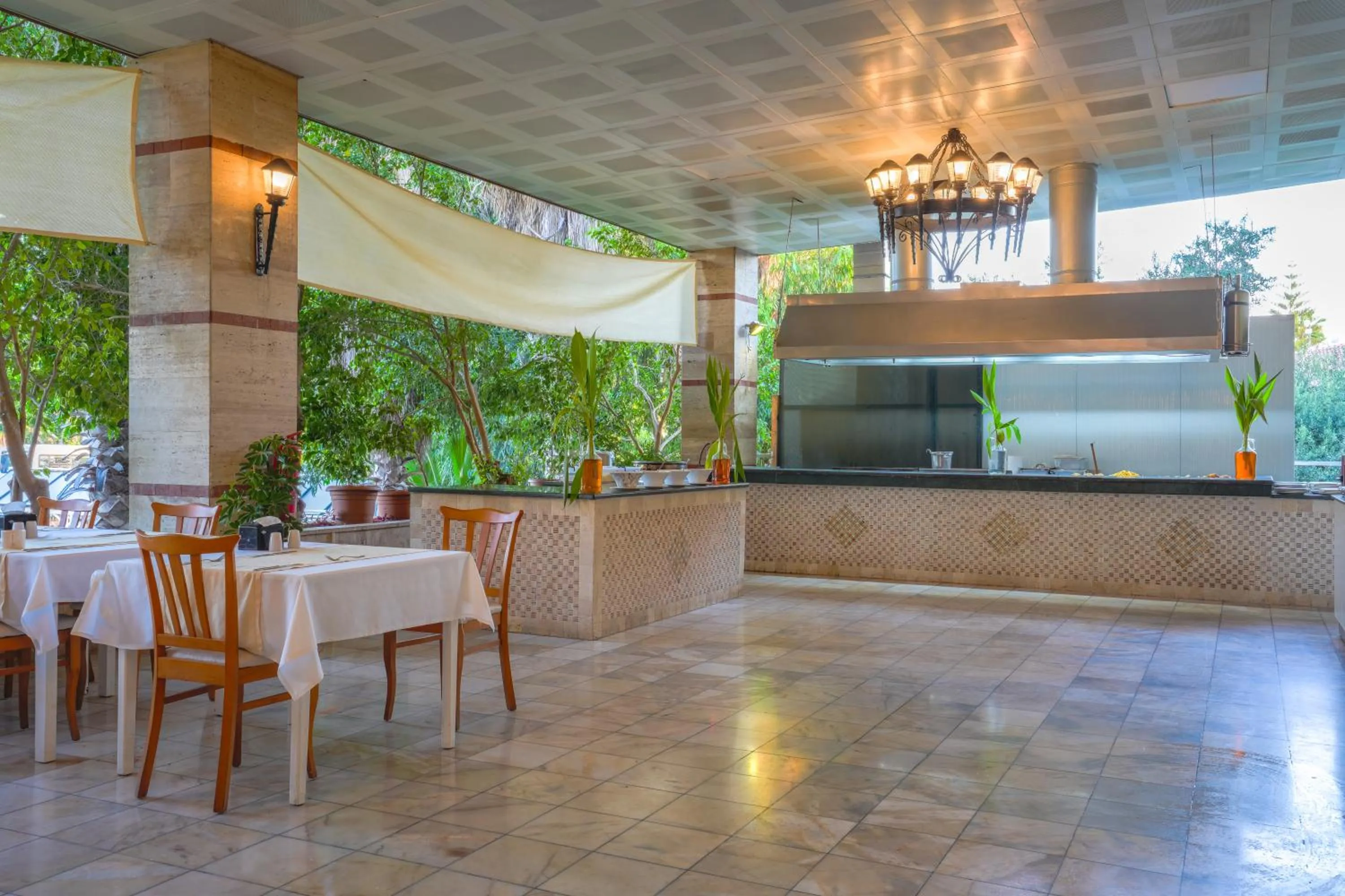 Restaurant/places to eat in Sural Garden Hotel