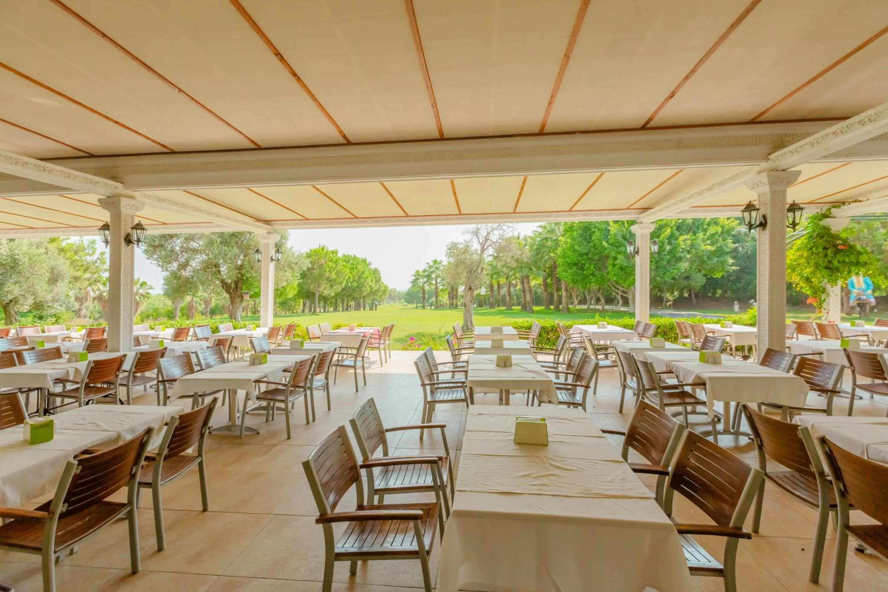 Restaurant/places to eat in Sural Resort Hotel