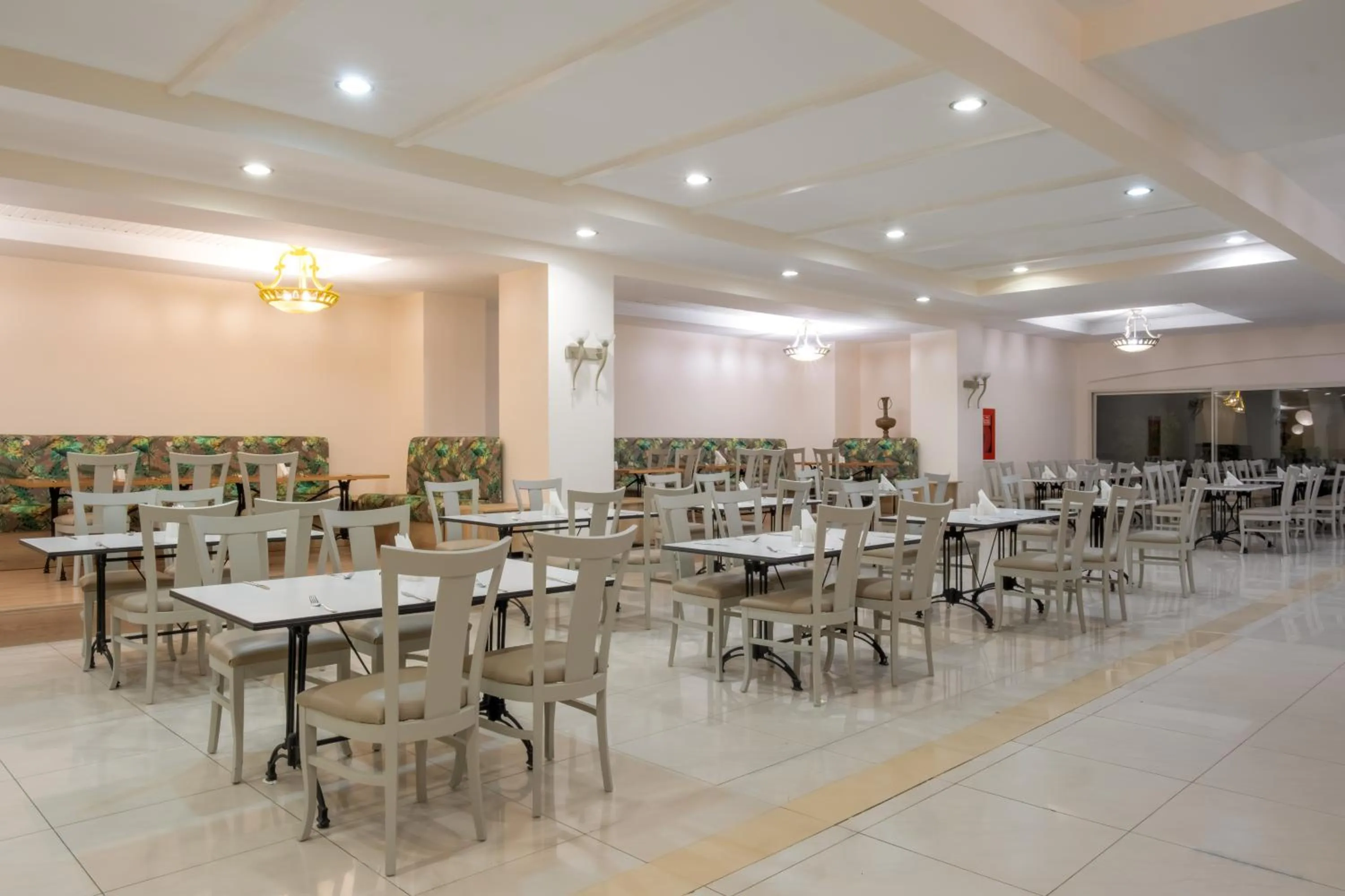 Restaurant/places to eat in Sural Resort Hotel