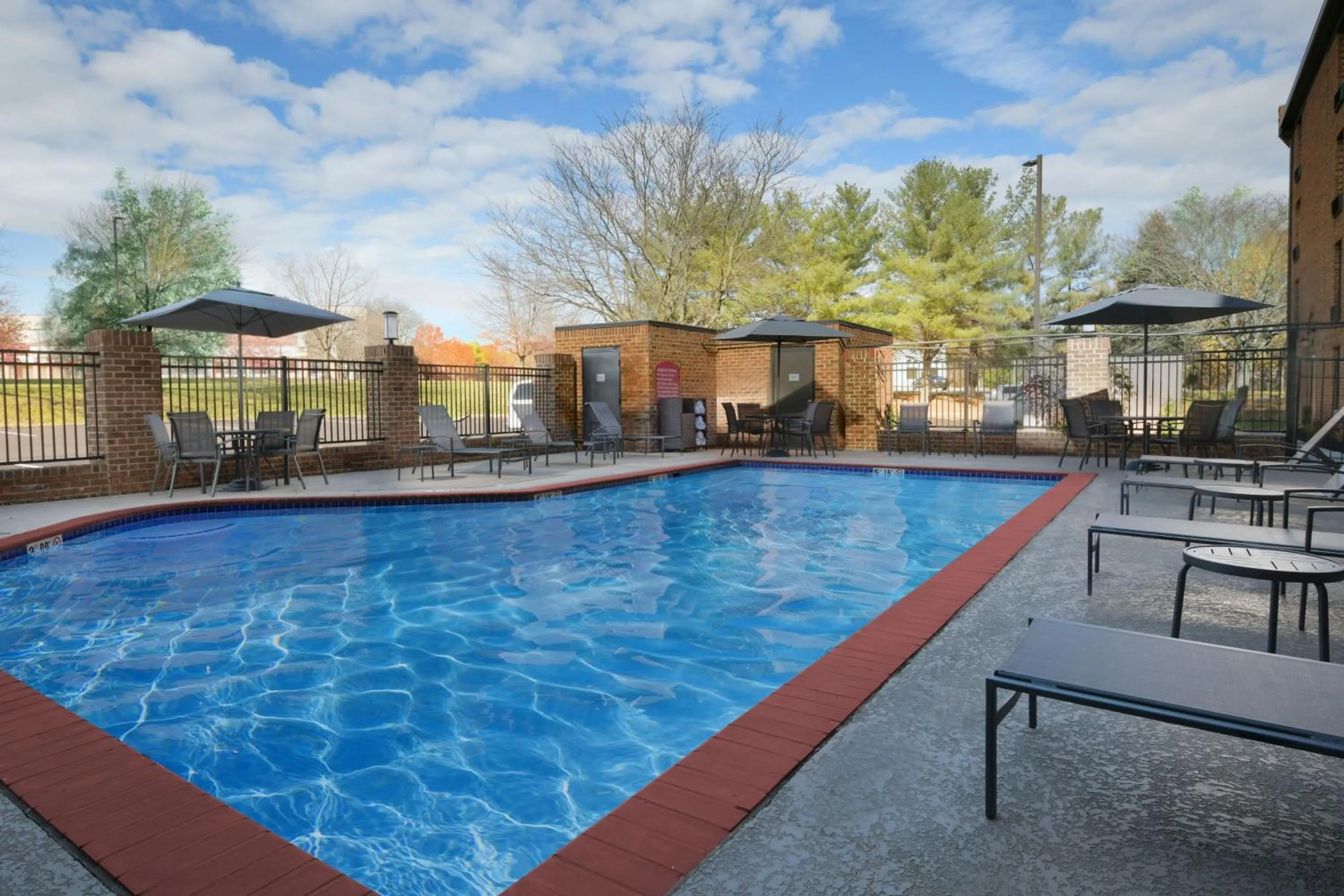 Swimming pool in Fairfield Inn & Suites by Marriott Pottstown Limerick