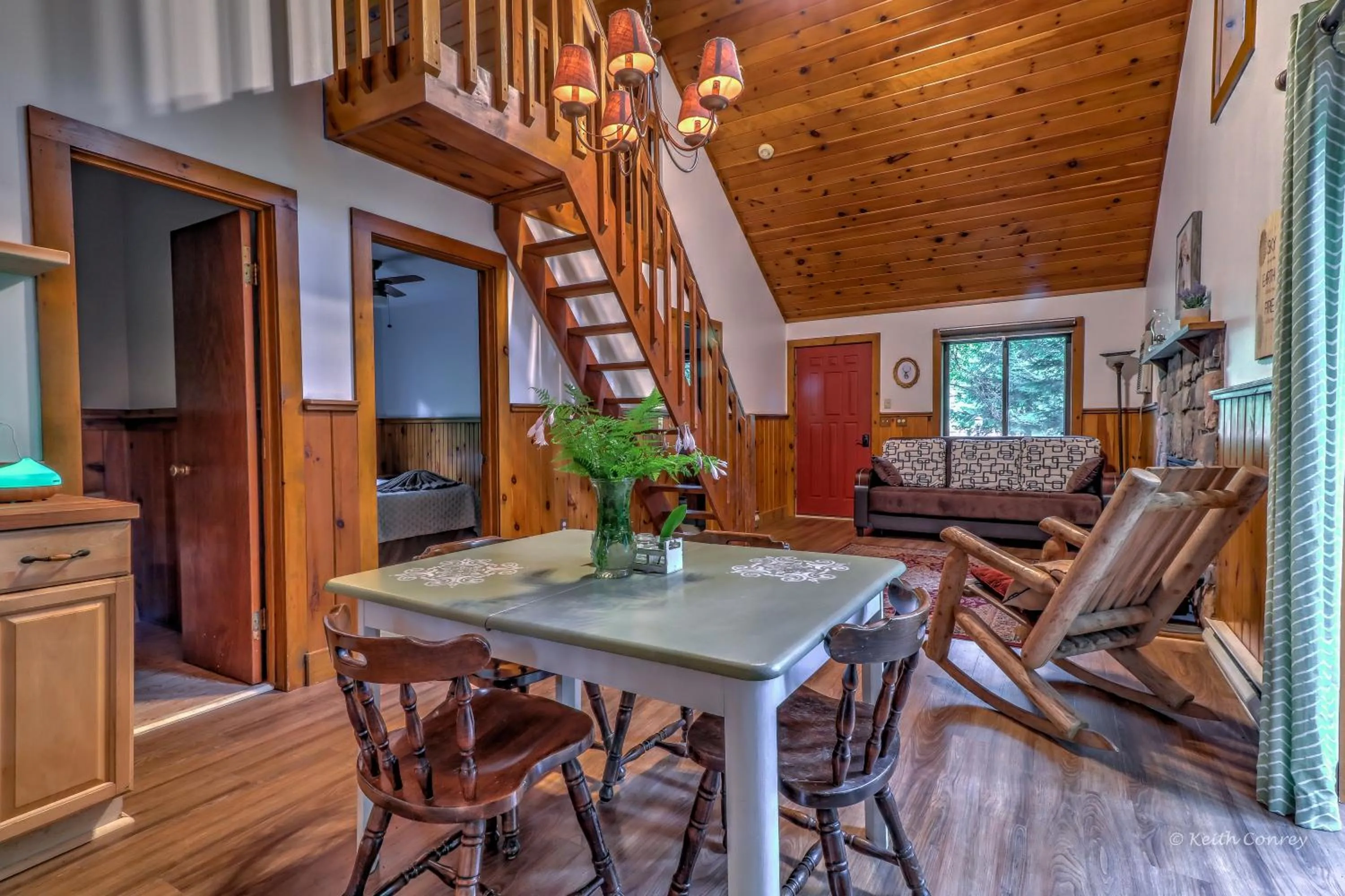 Living room in Magnolia Streamside Resort