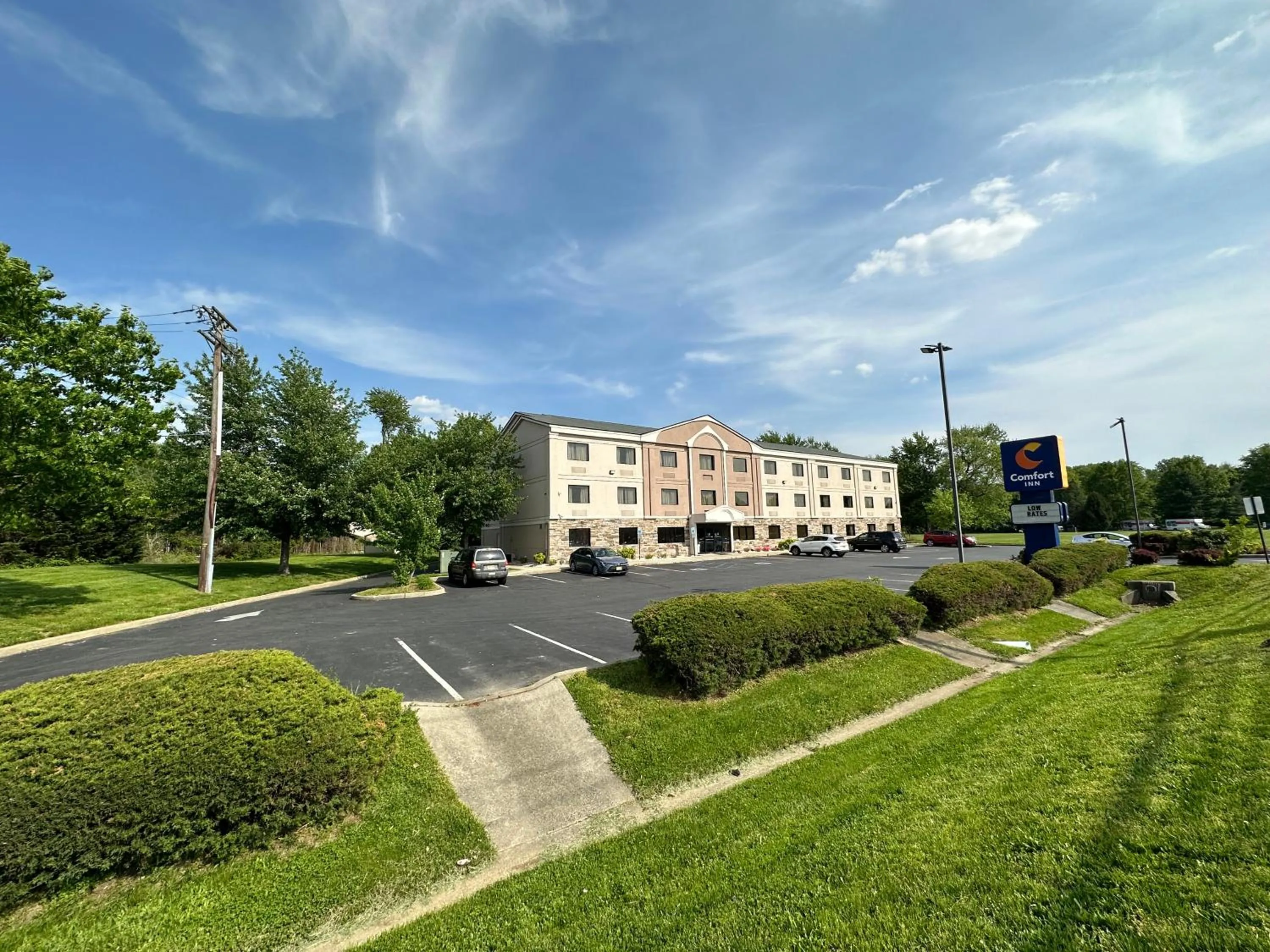Property building in Comfort Inn Bordentown near NJ Turnpike