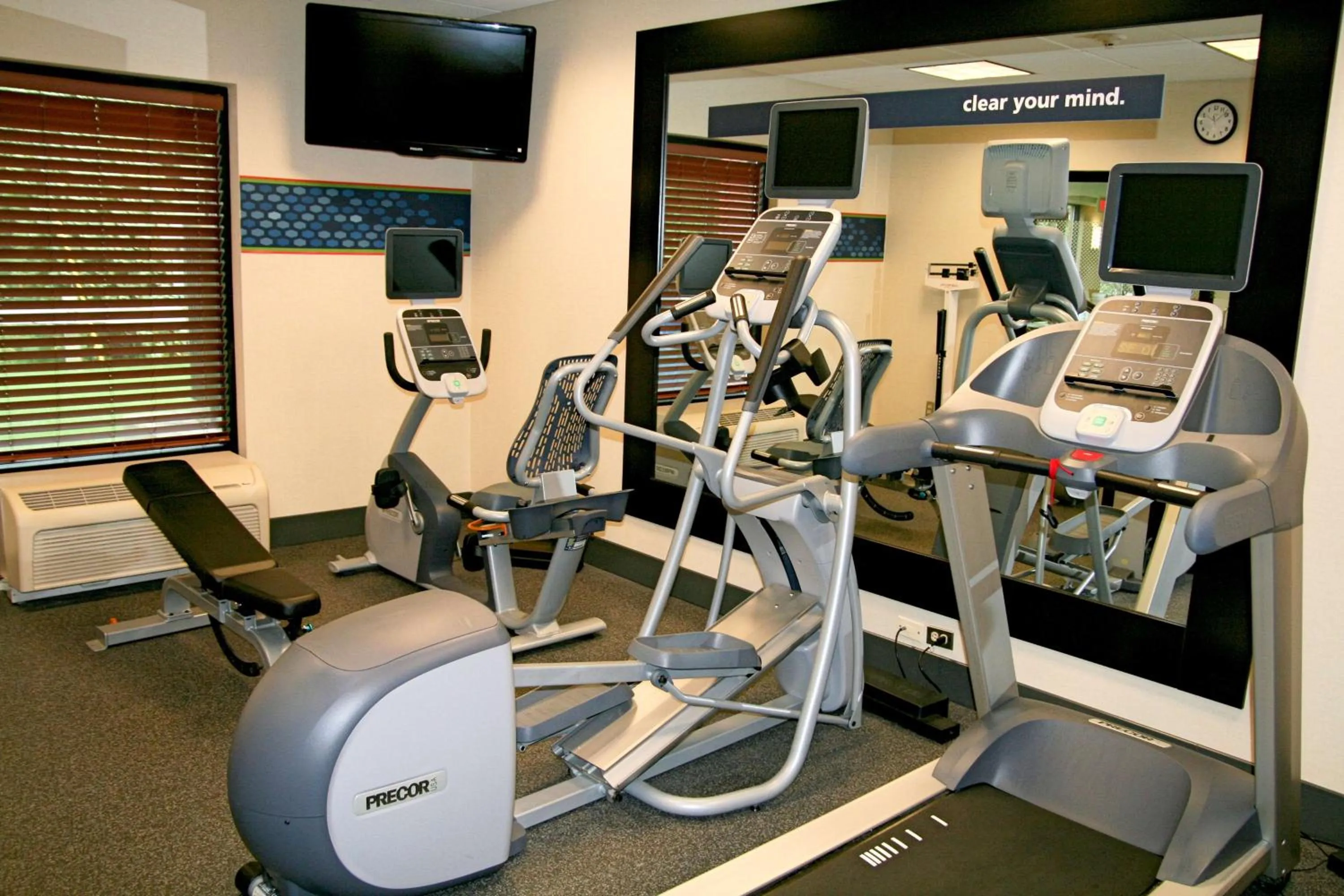 Fitness centre/facilities in Hampton Inn Raynham-Taunton