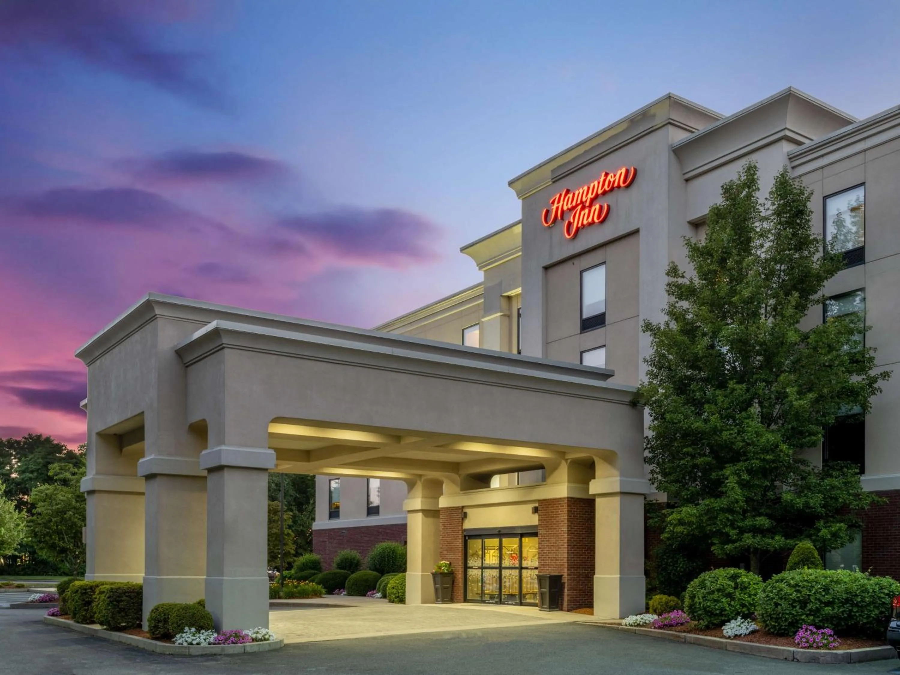 Property building in Hampton Inn Raynham-Taunton
