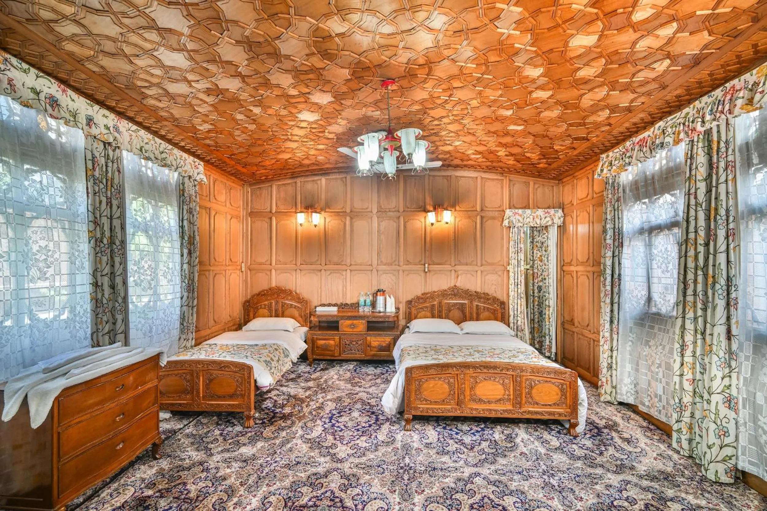Bedroom, Bed in Firdous Houseboats