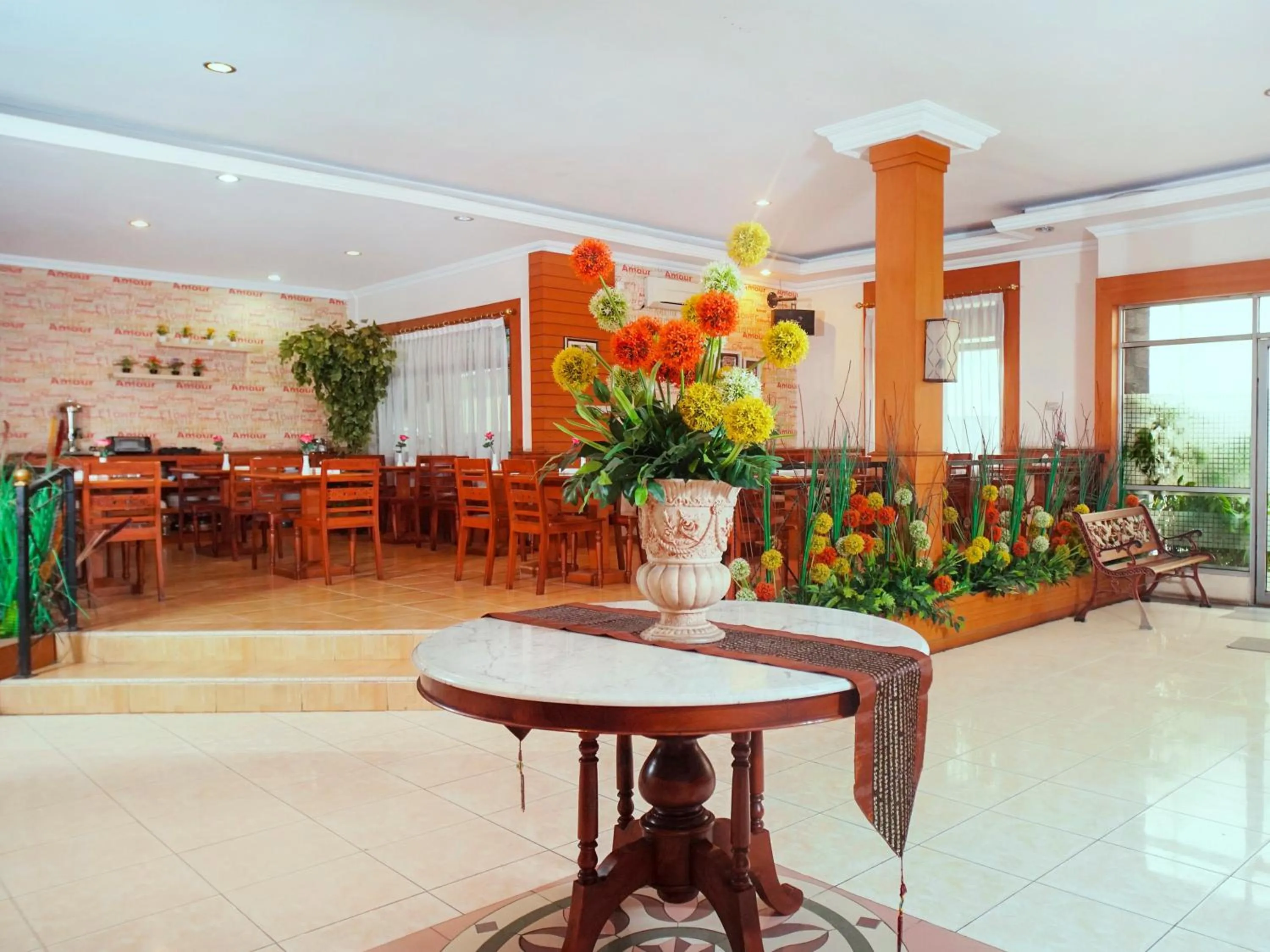 Lobby or reception in Capital O 142 Hotel Al Furqon Syariah
