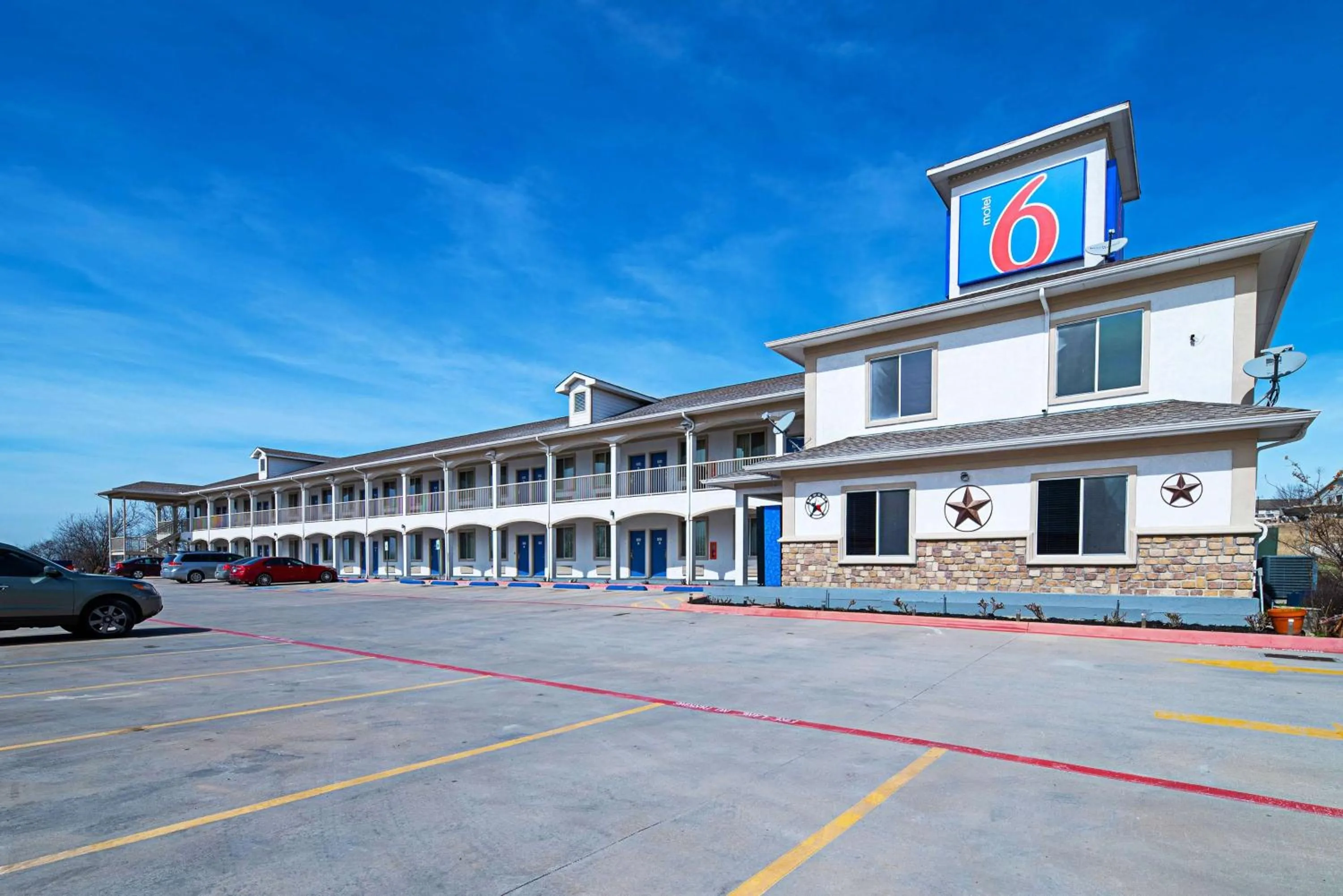 Property building in Motel 6-Rhome, TX